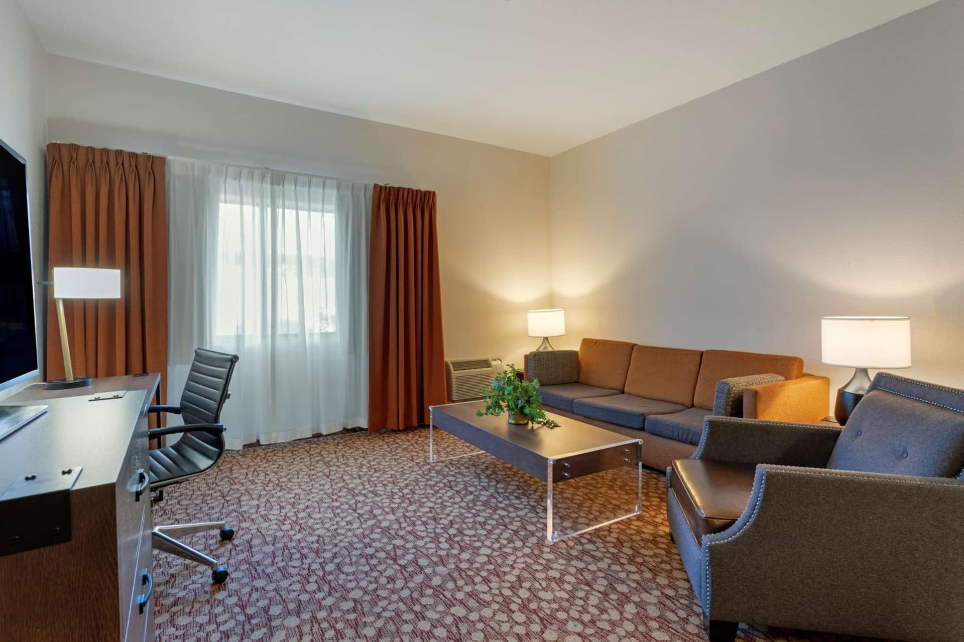 Best Western Plus Mill Creek Inn interior in Salem, OR — gallery photo 2