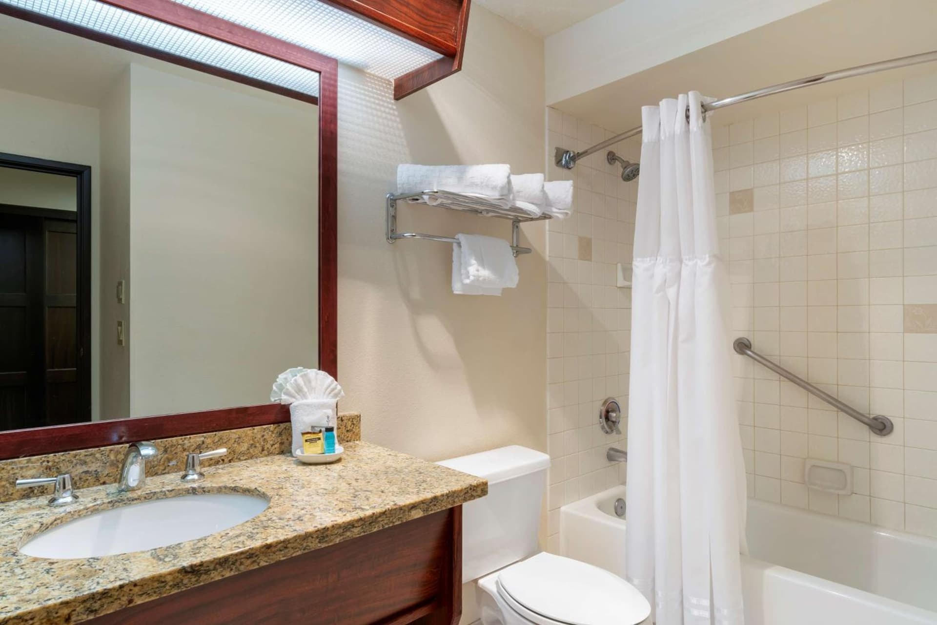 Best Western Plus Mill Creek Inn property views in Salem, OR — gallery photo 3