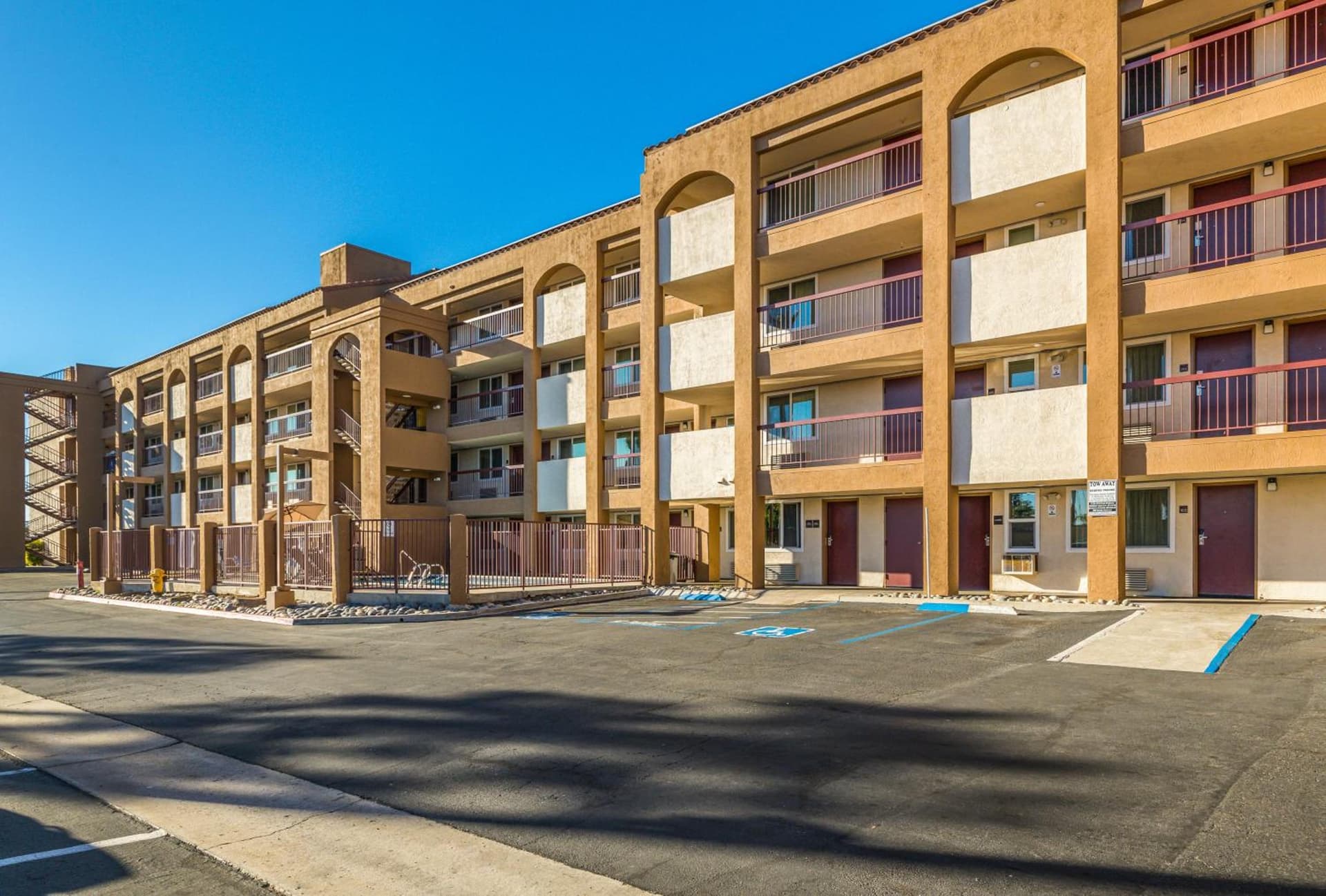 Days Inn by Wyndham Chula Vista-San Diego interior in Chula Vista, CA — gallery photo 2