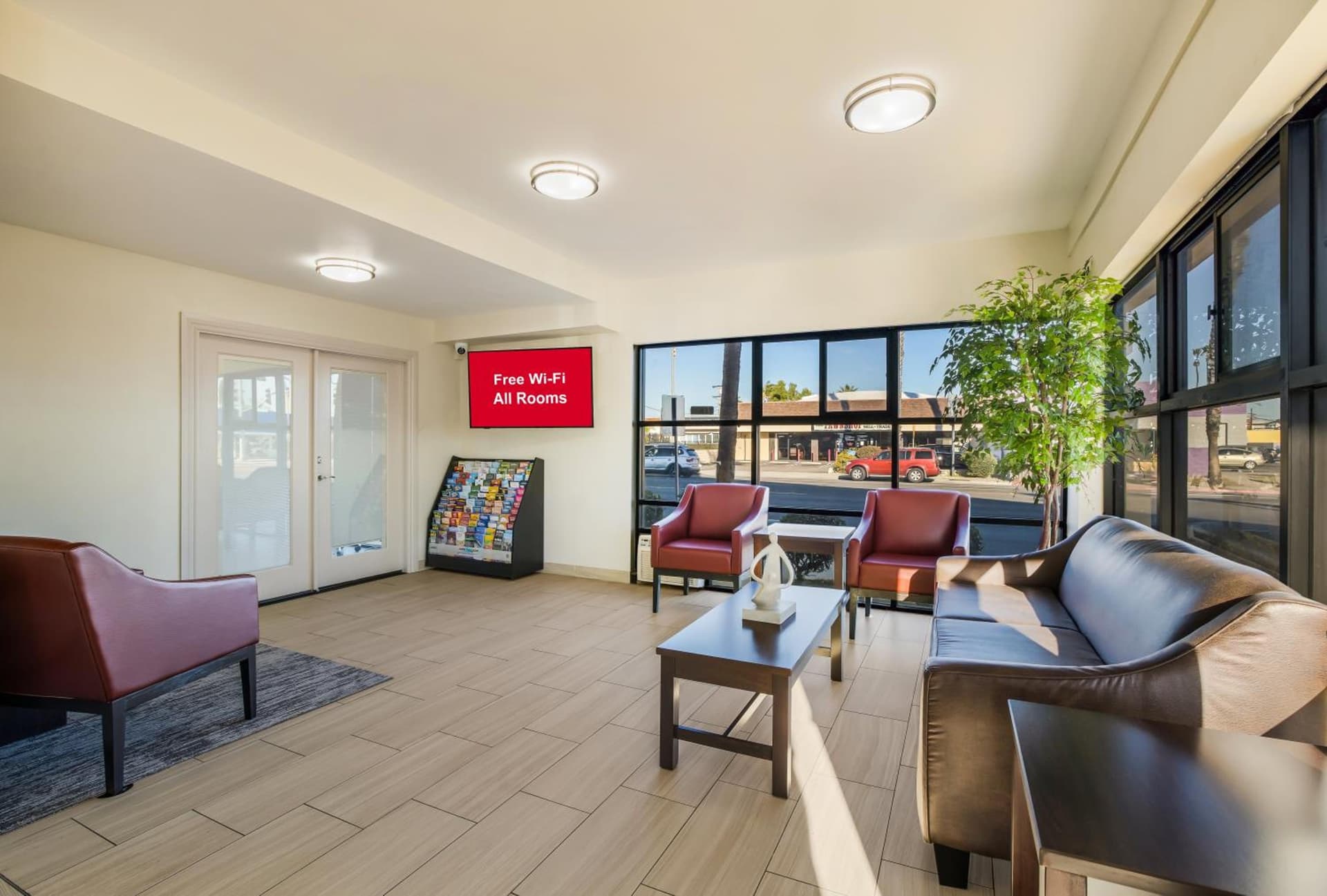 Days Inn by Wyndham Chula Vista-San Diego interior in Chula Vista, CA — gallery photo 2