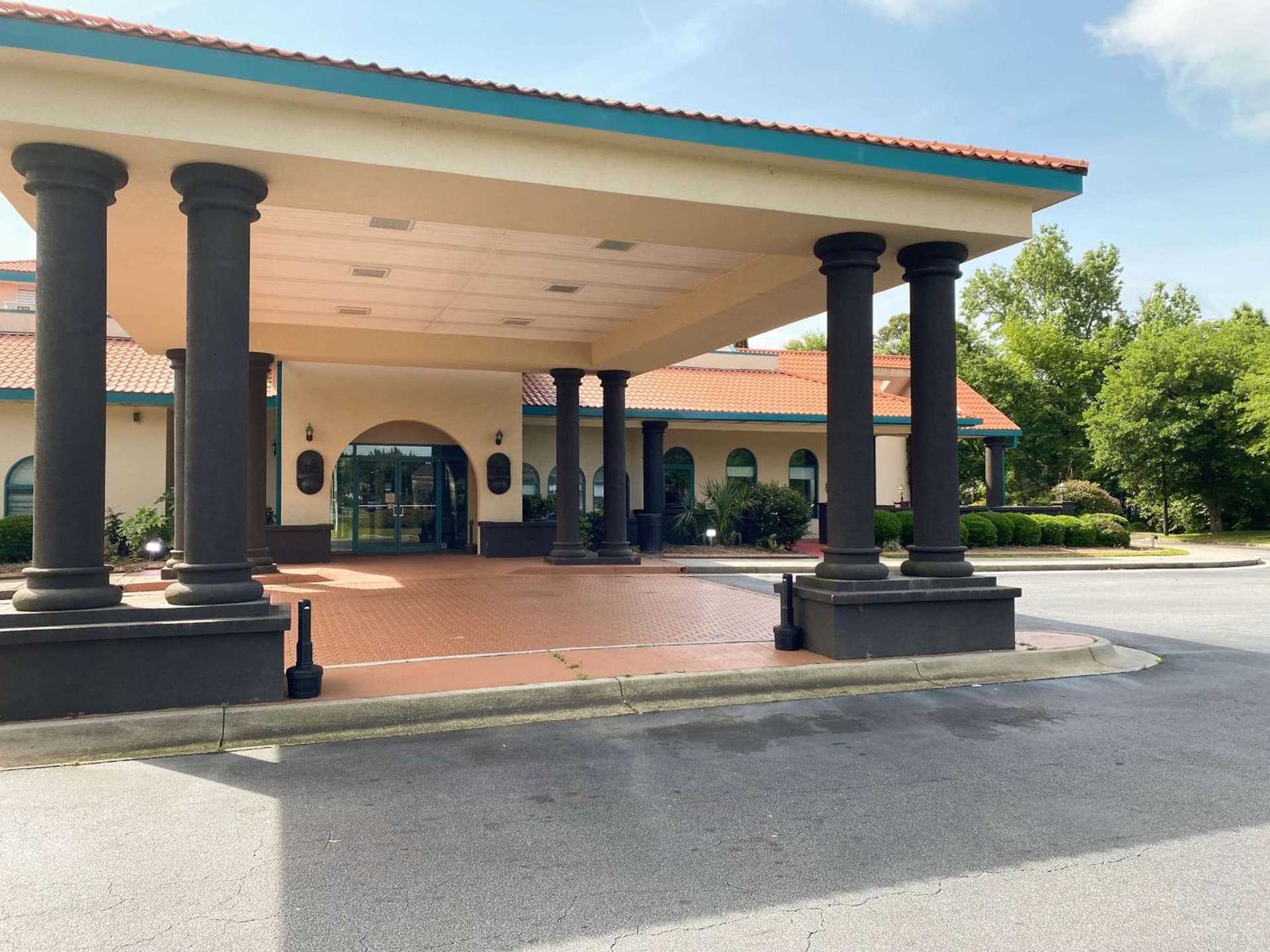 Studio 6 Extended Stay - Savannah, GA - Gateway & I-95 featured exterior or lobby in Savannah, GA — similar hotel