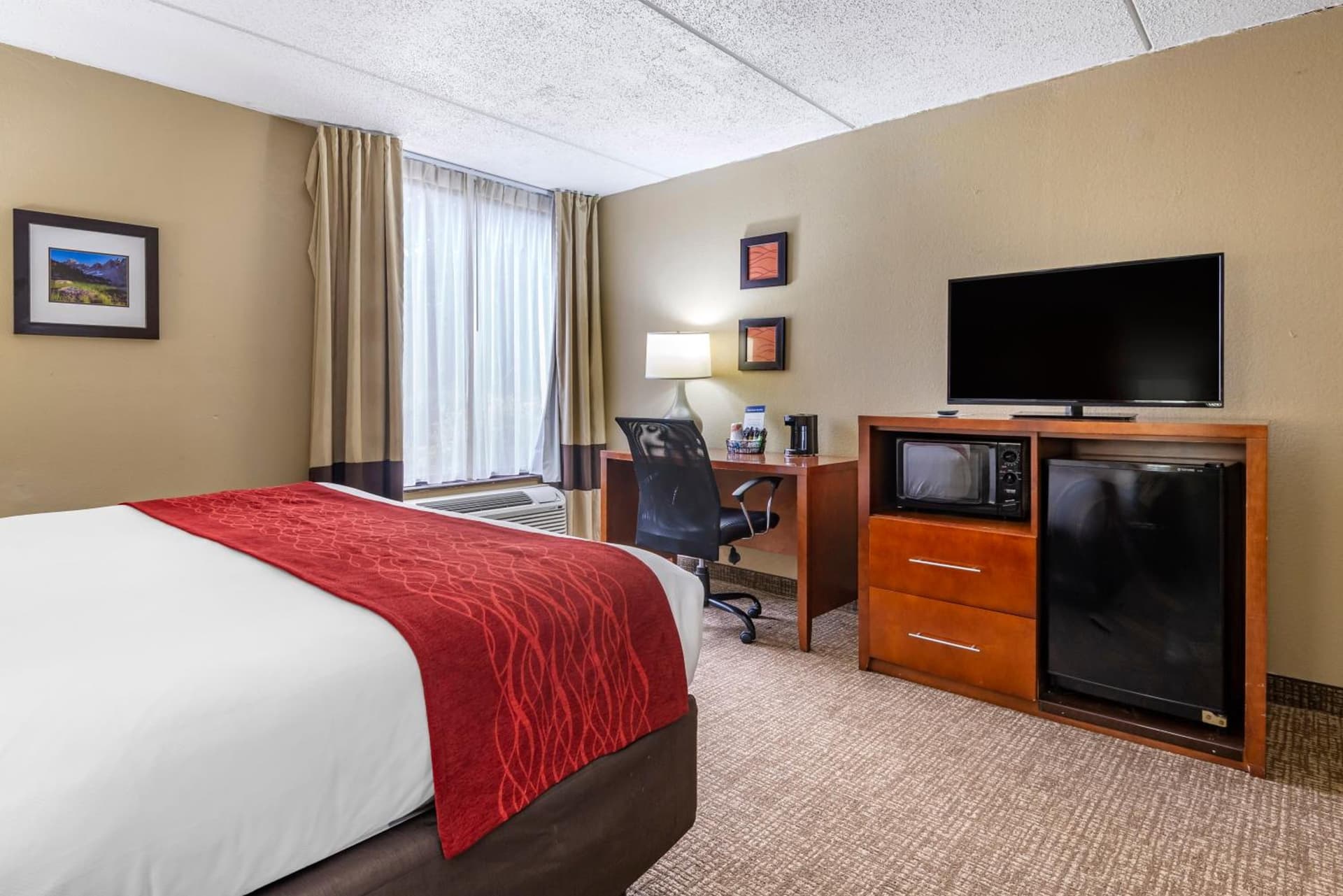 Comfort Inn Matthews / Charlotte interior in Matthews, NC — gallery photo 2
