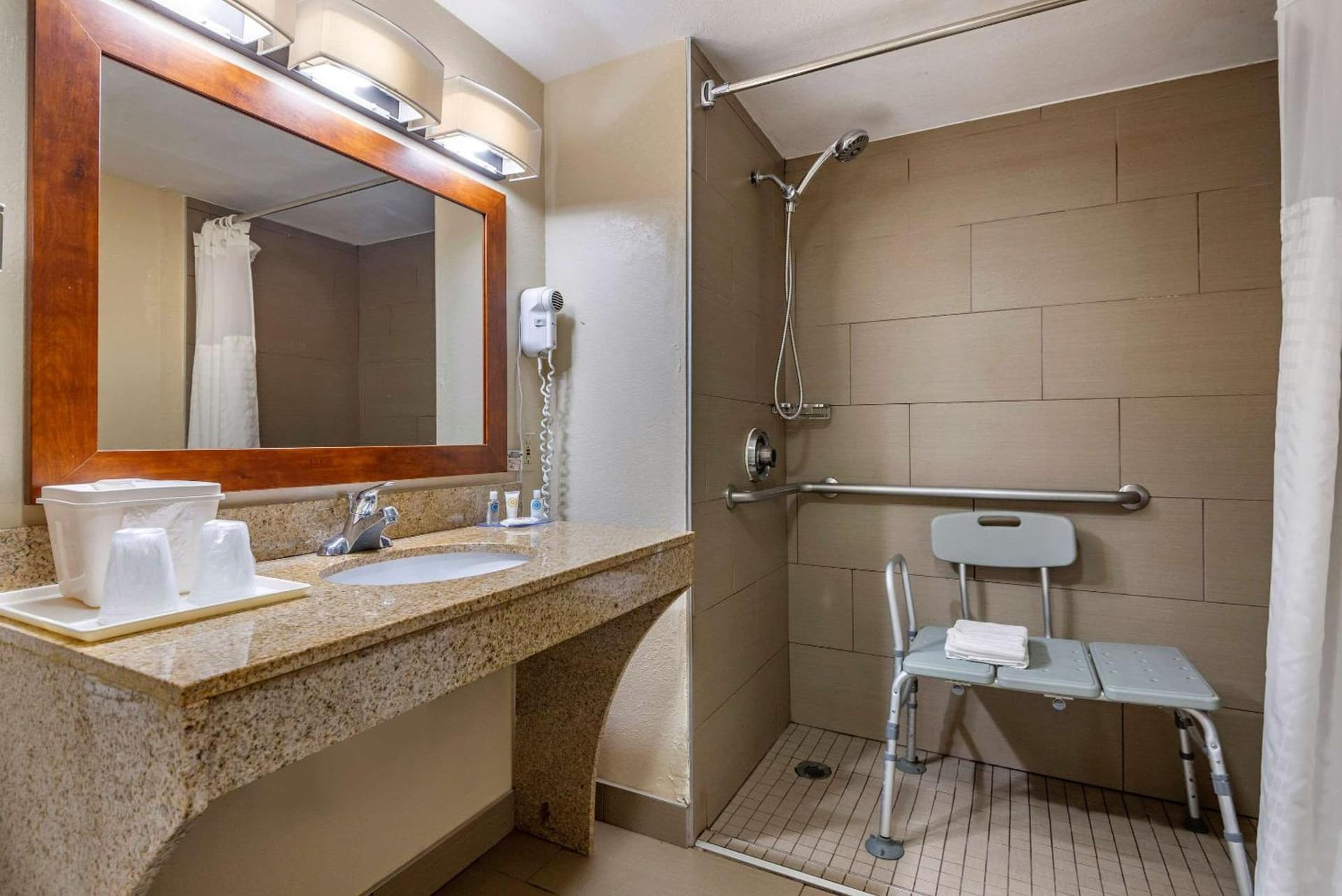 Comfort Inn Matthews / Charlotte gallery photo in Matthews, NC — image 28