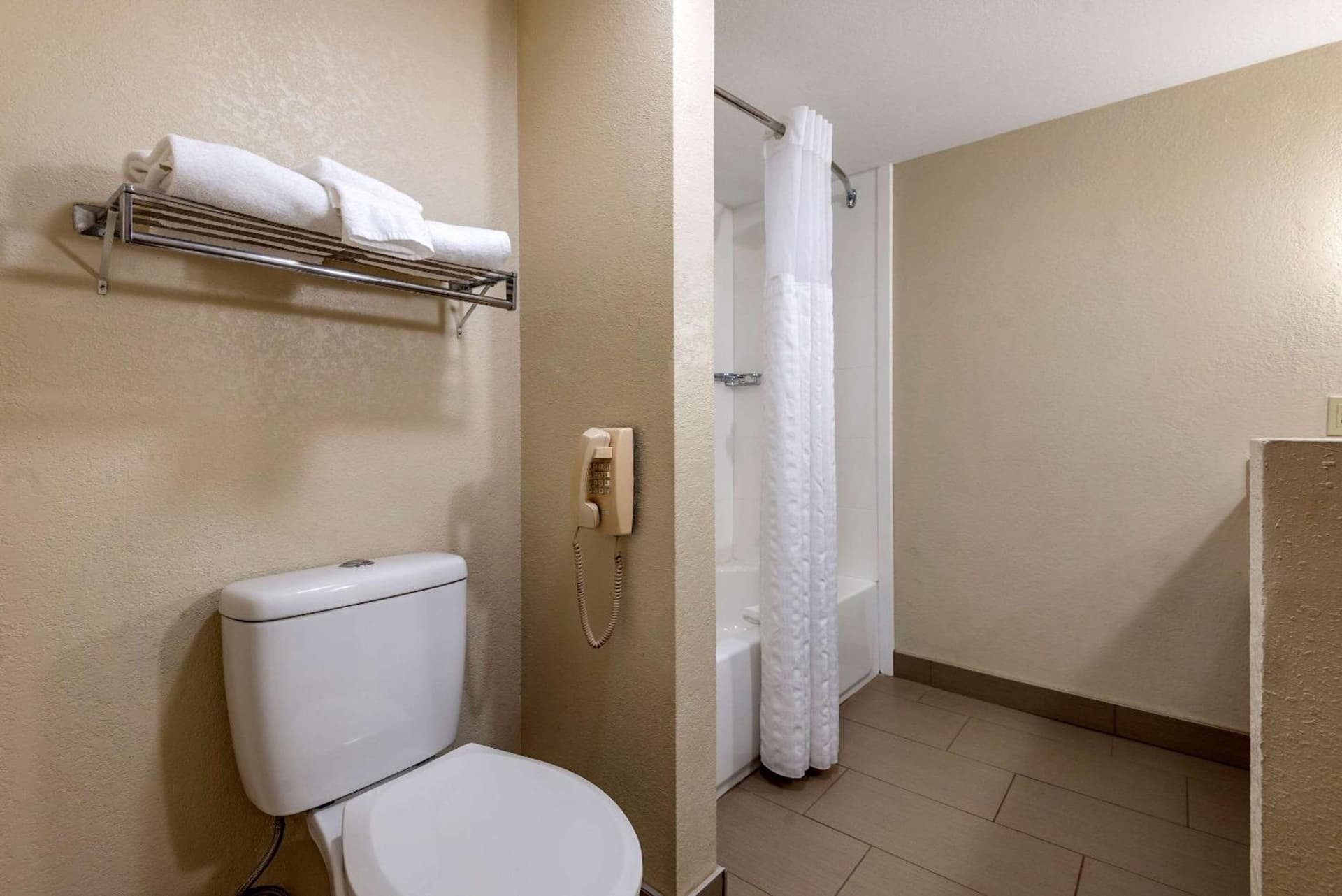Comfort Inn Matthews / Charlotte gallery photo in Matthews, NC — image 24