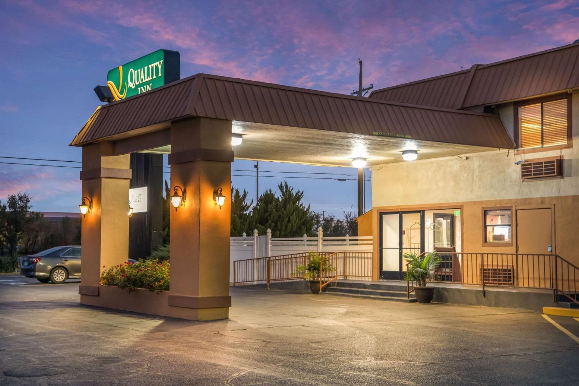 Quality Inn Clovis interior in Clovis, NM — gallery photo 2