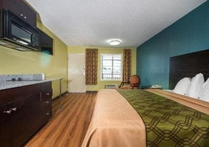 Royal Extended Stay Hotel — hotel in Selma, North Carolina