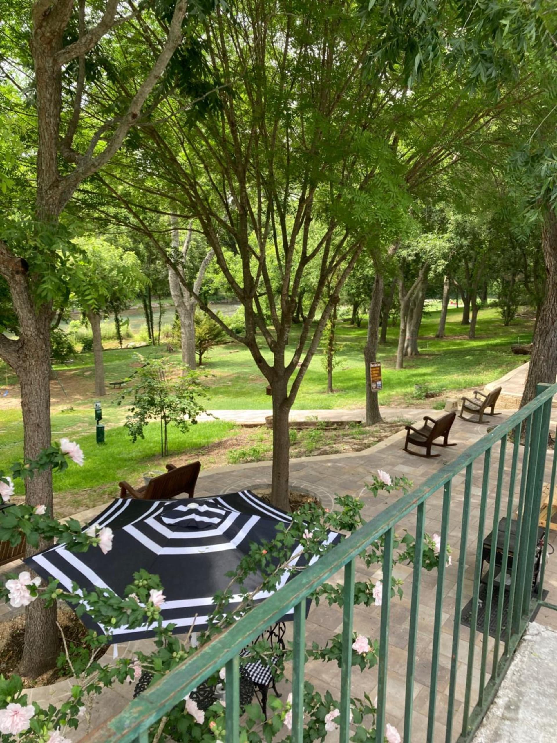 Horseshoe Riverside Lodge gallery photo in Canyon Lake, TX — image 43