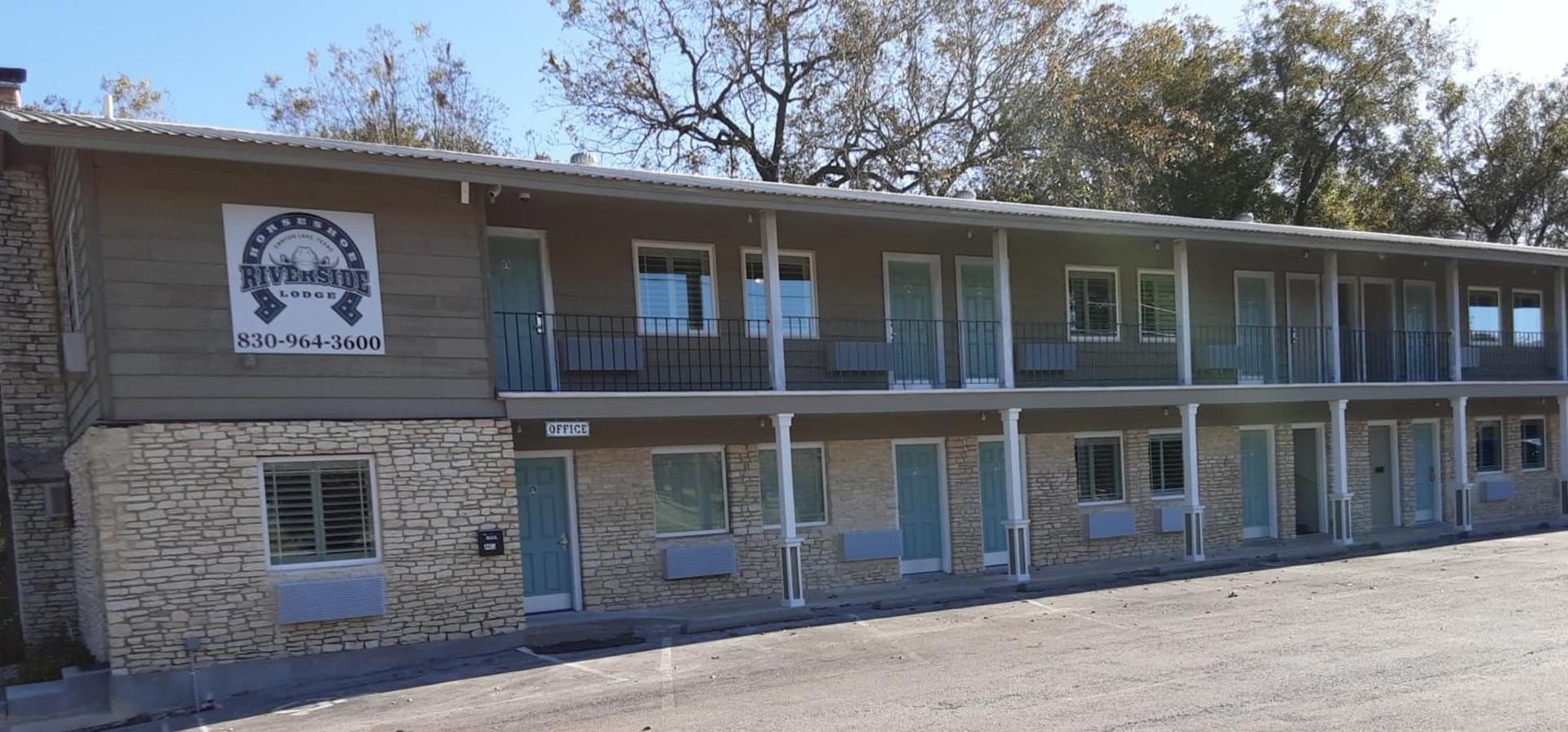 Horseshoe Riverside Lodge gallery photo in Canyon Lake, TX — image 25