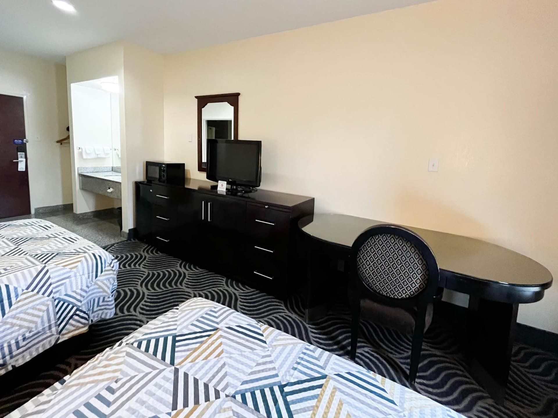 Executive Inn & Suites Breaux Bridge, LA interior in Breaux Bridge, LA — gallery photo 2