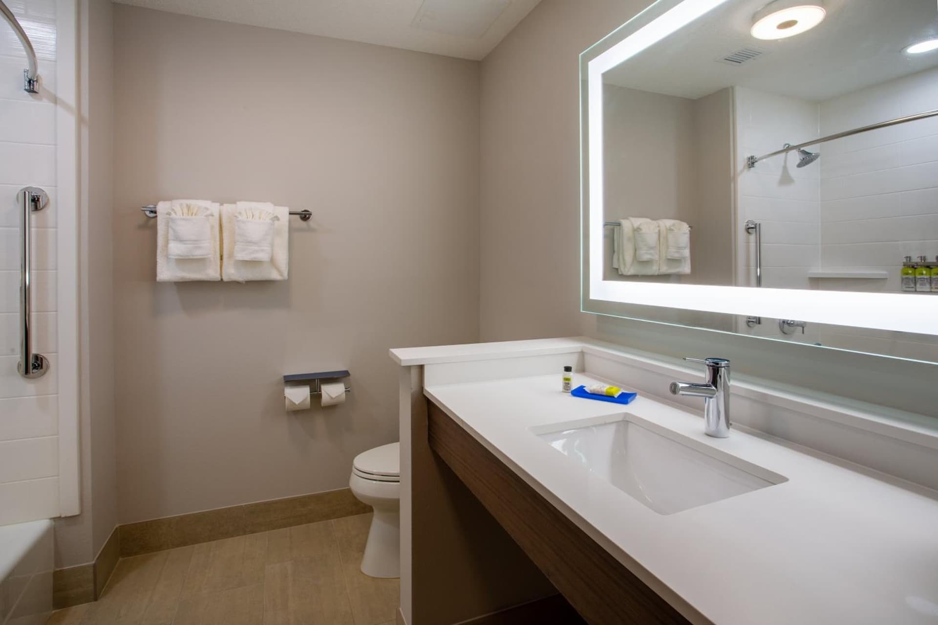 Holiday Inn Express & Suites - Deland South by IHG gallery photo in DeLand, FL — image 15
