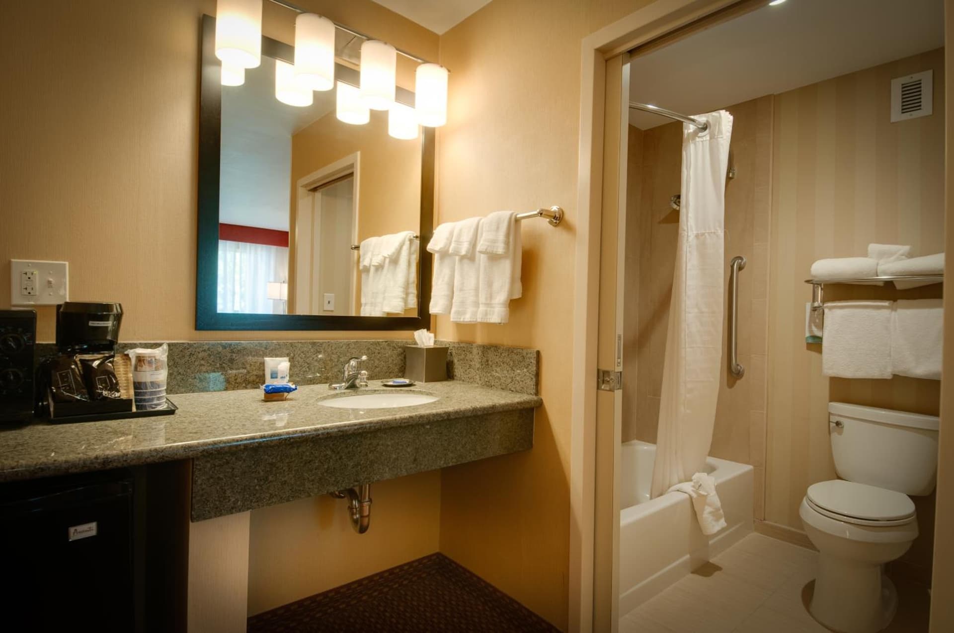 Best Western Plus Rancho Cordova Inn gallery photo in Rancho Cordova, CA — image 8
