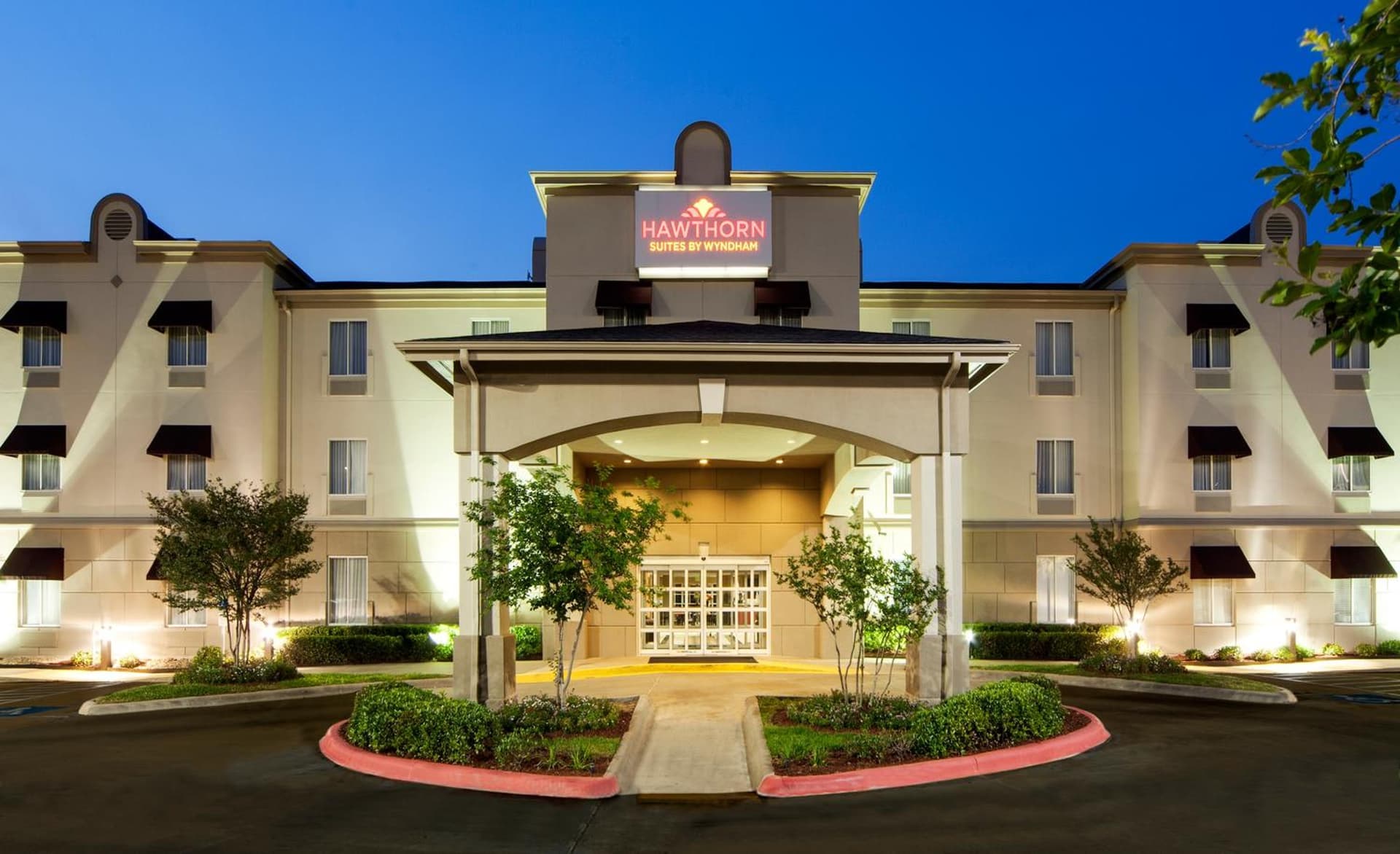 Hawthorn Extended Stay by Wyndham College Station interior in College Station, TX — gallery photo 2