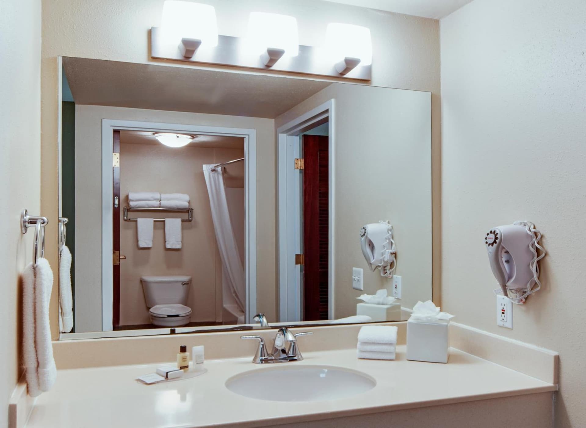 Hawthorn Extended Stay by Wyndham College Station gallery photo in College Station, TX — image 8