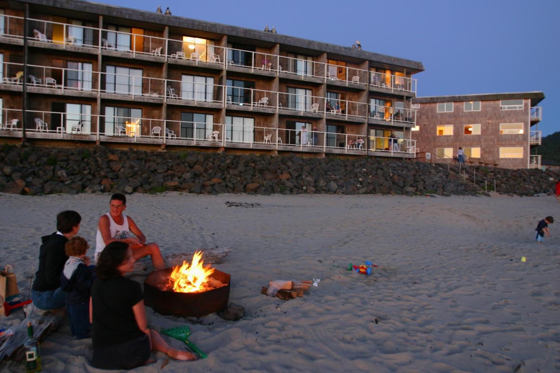 Tolovana Inn interior in Cannon Beach, OR — gallery photo 2