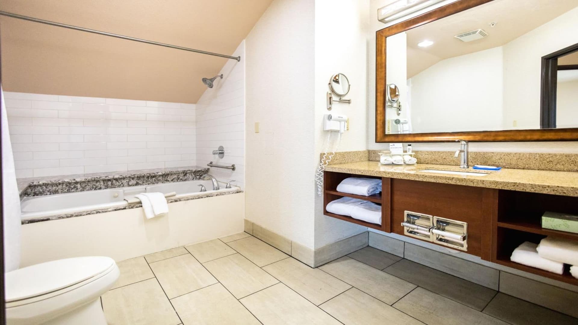 Holiday Inn Express Berkeley by IHG gallery photo in Berkeley, CA — image 79