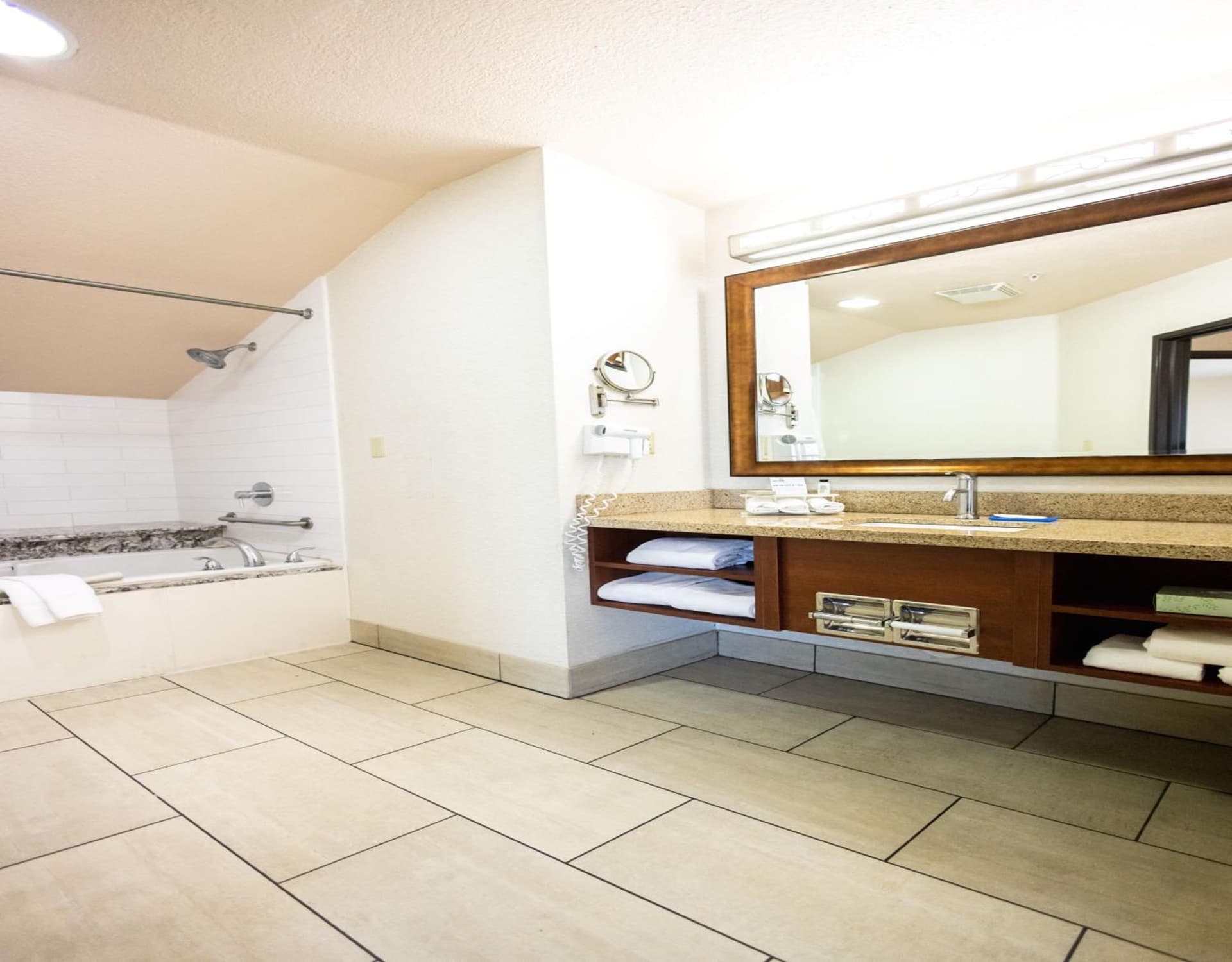 Holiday Inn Express Berkeley by IHG gallery photo in Berkeley, CA — image 51