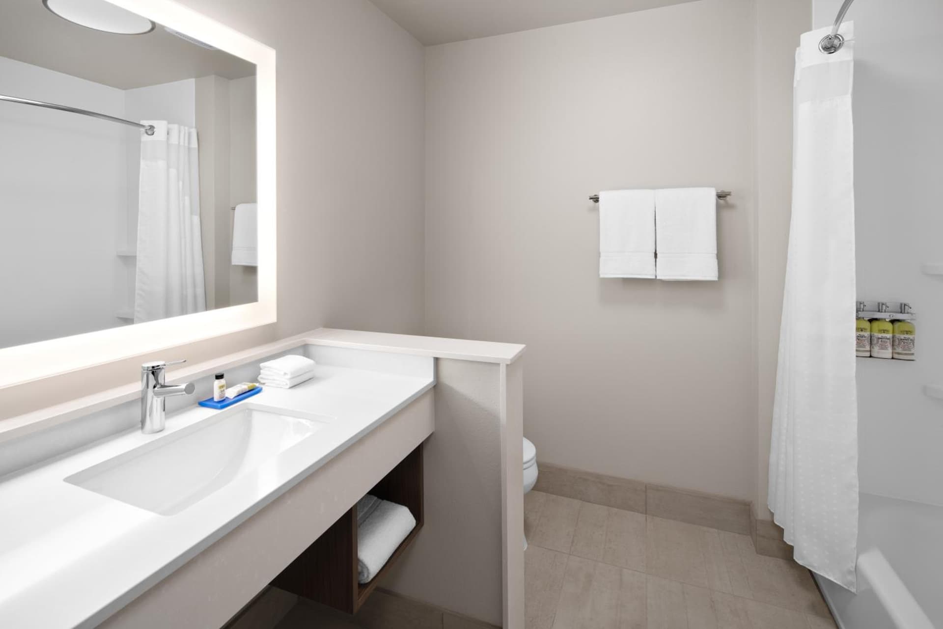 Holiday Inn Express & Suites - Elkhorn - Lake Geneva Area by IHG gallery photo in Elkhorn, WI — image 17
