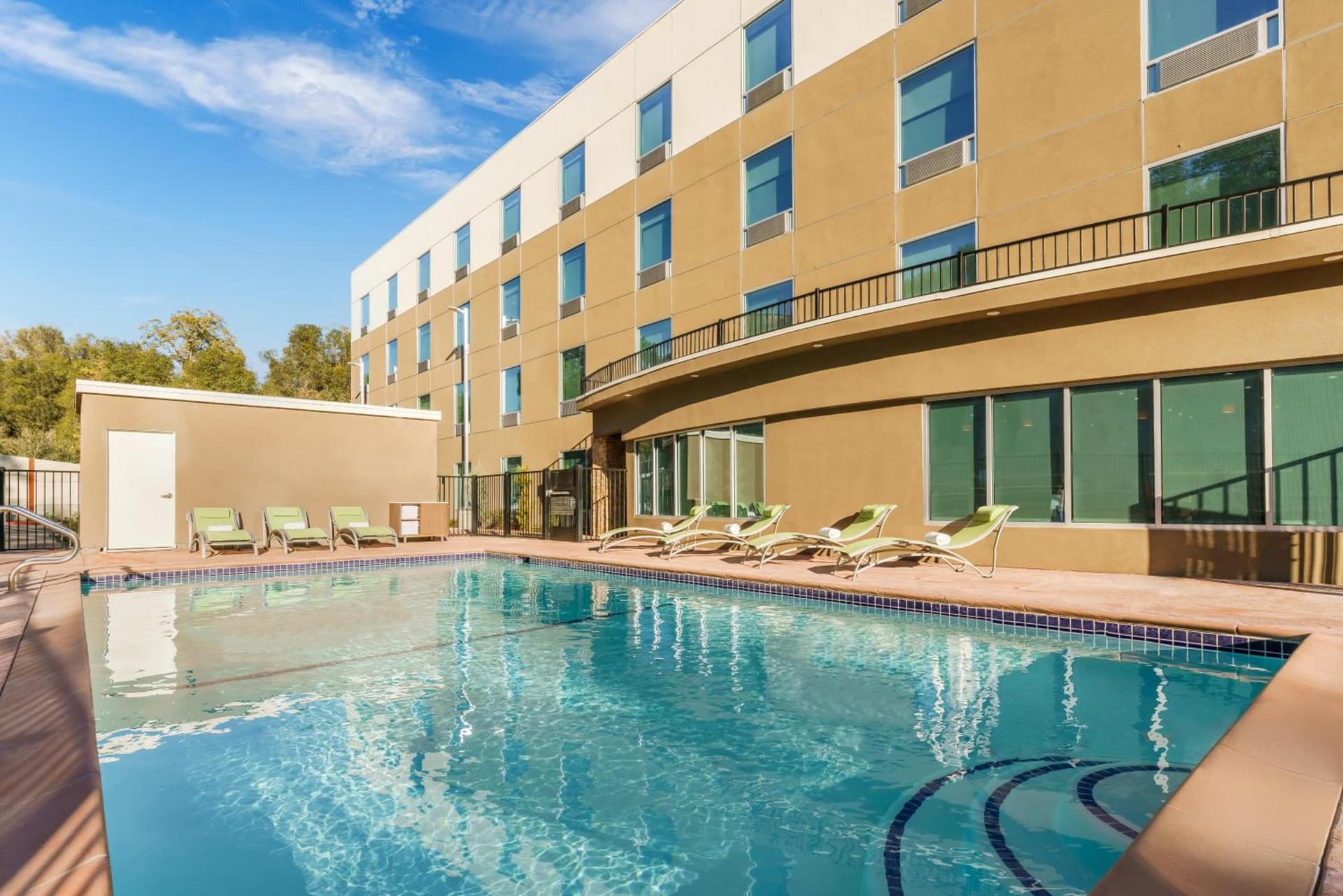 Holiday Inn Express & Suites Oakhurst-Yosemite Park Area by IHG property views in Oakhurst, CA — gallery photo 3