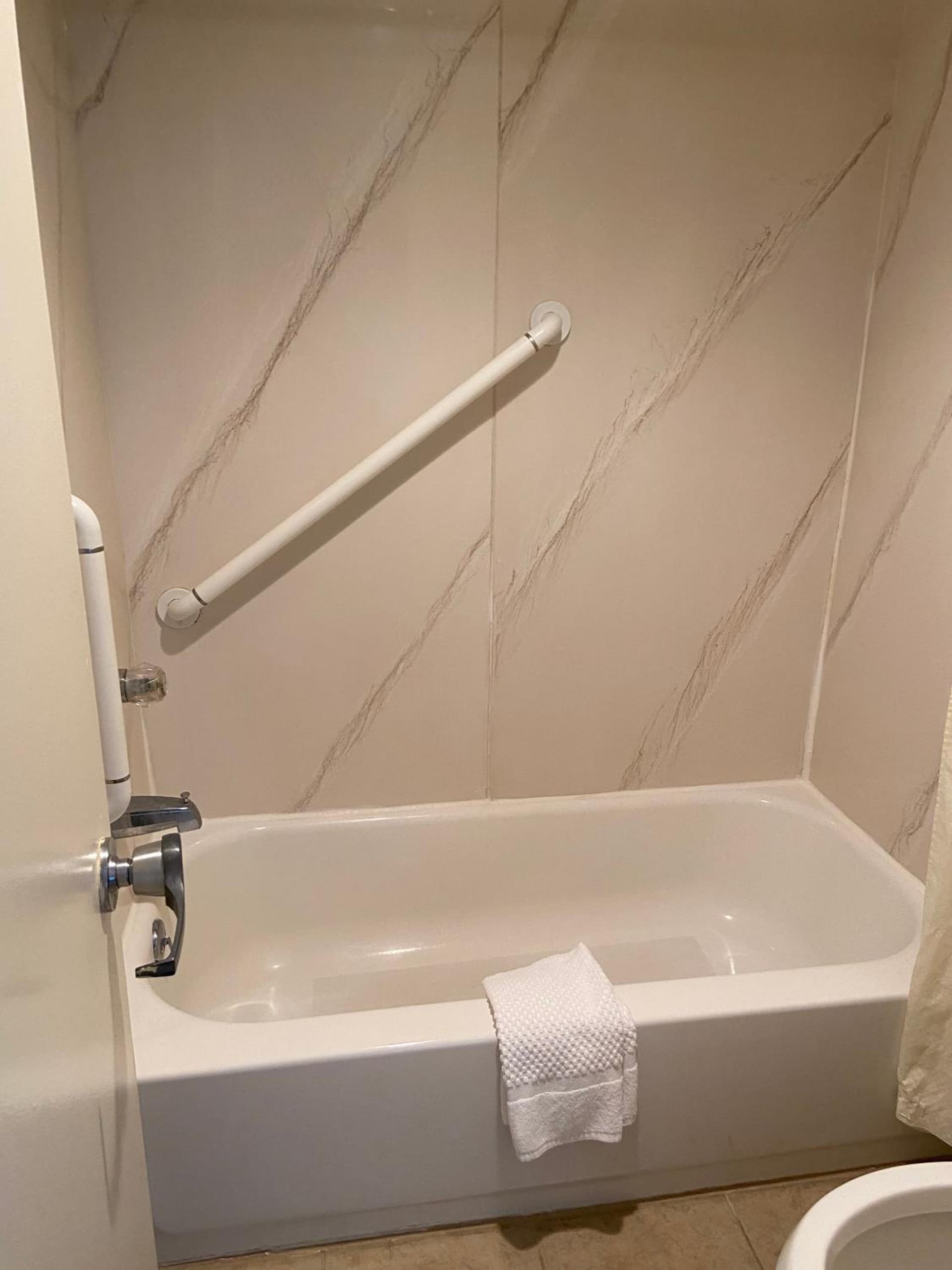 King's Inn Motel property views in Reading, PA — gallery photo 3