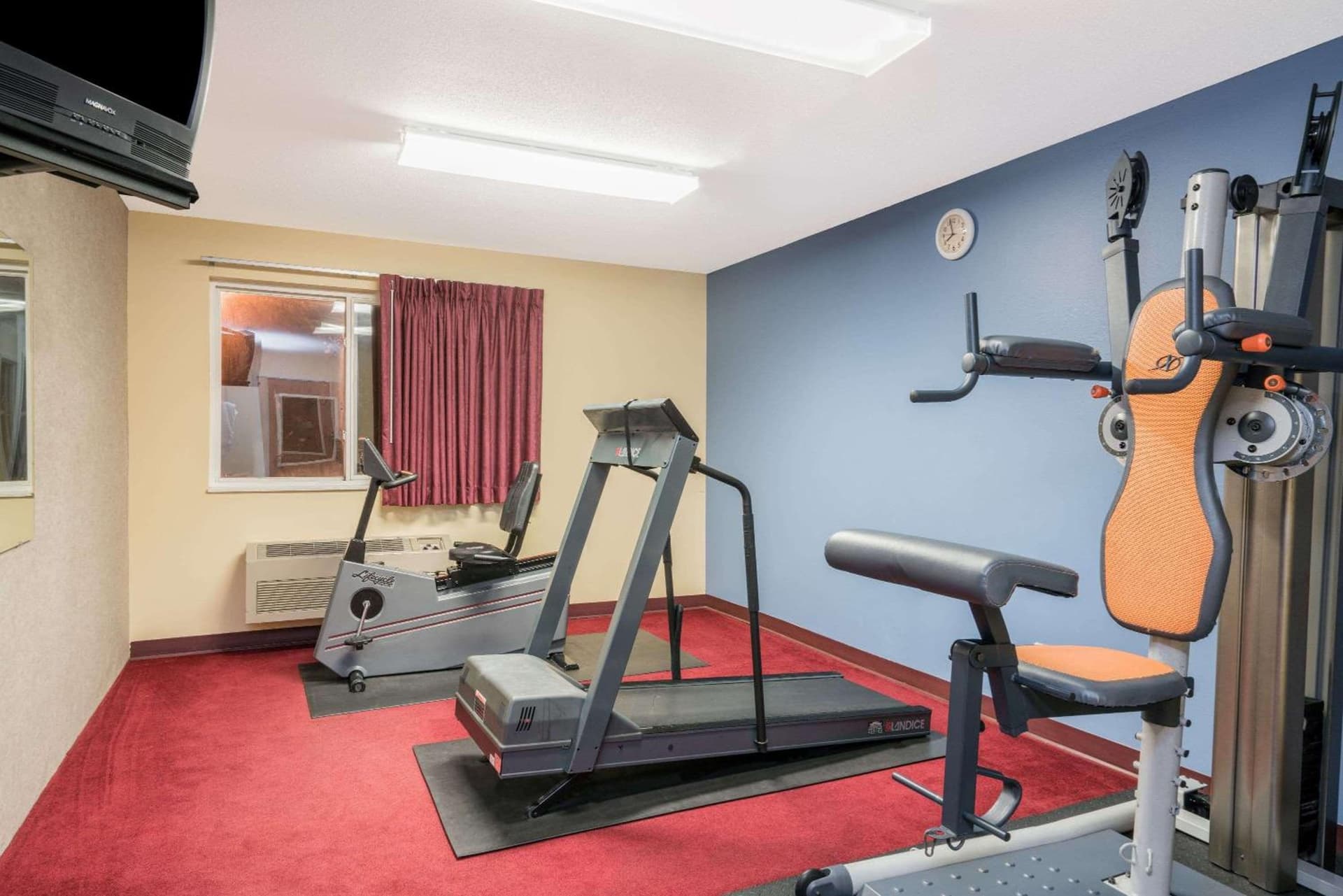 Days Inn by Wyndham West-Eau Claire interior in Eau Claire, WI — gallery photo 2