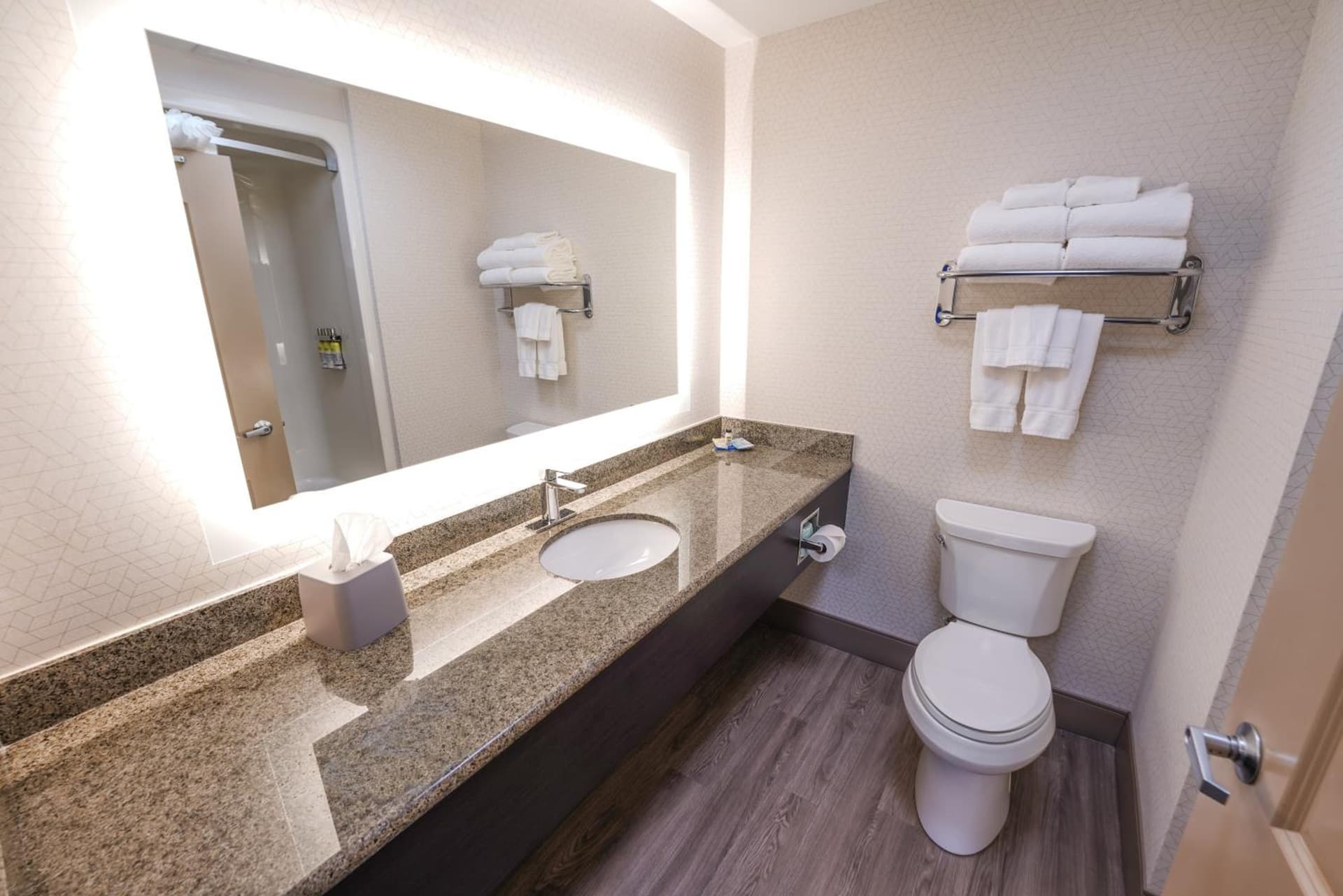 Holiday Inn Express and Suites Springfield Medical District by IHG gallery photo in Springfield, MO — image 17