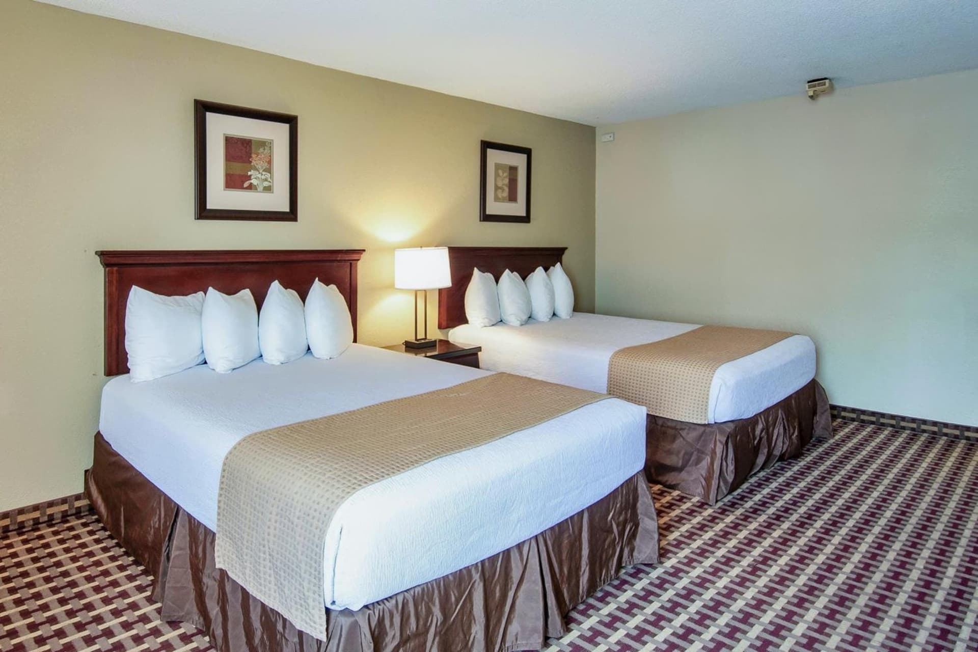 Days Inn & Suites by Wyndham Johnson City gallery photo in Johnson City, TN — image 14