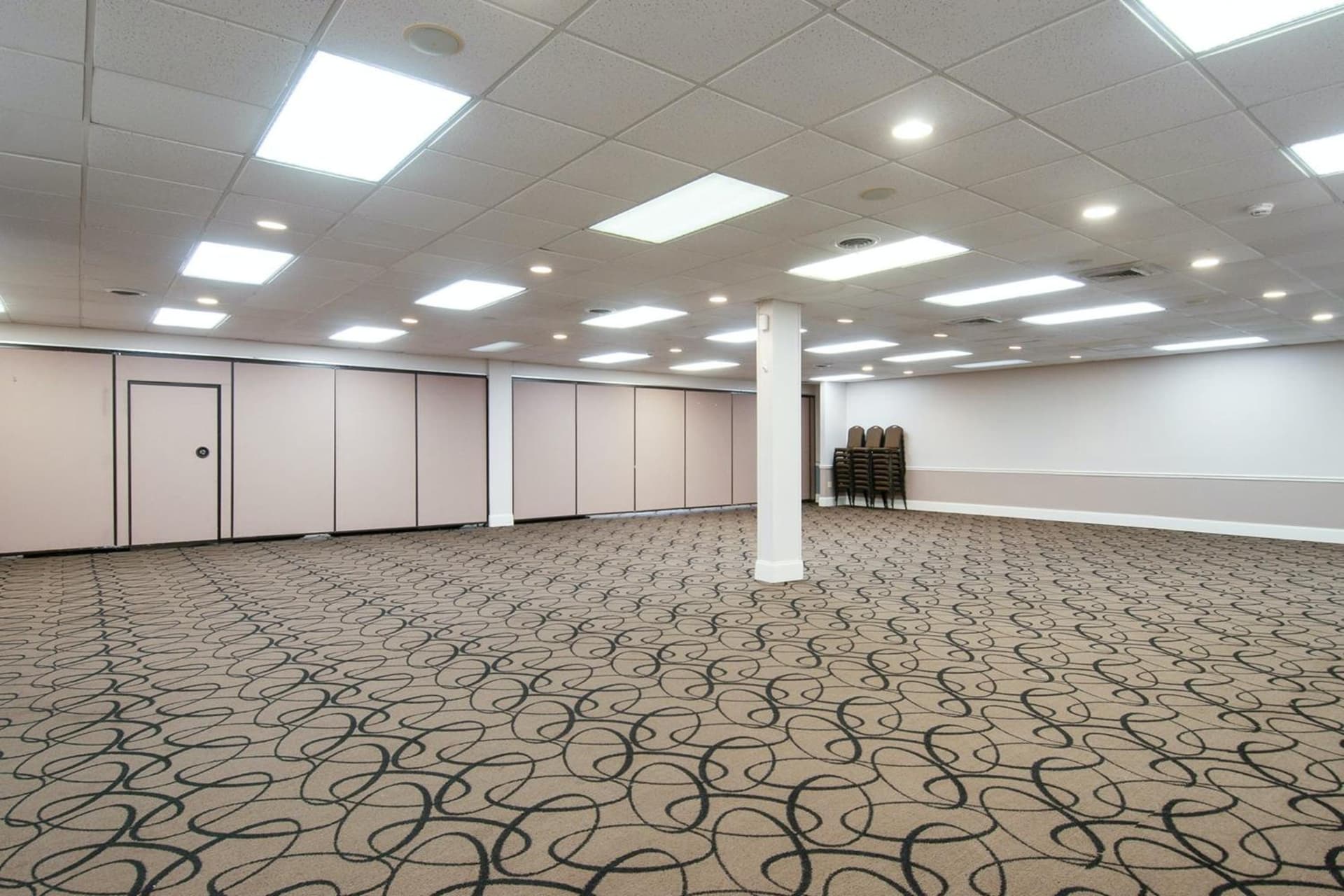 Days Inn & Suites by Wyndham Johnson City gallery photo in Johnson City, TN — image 9
