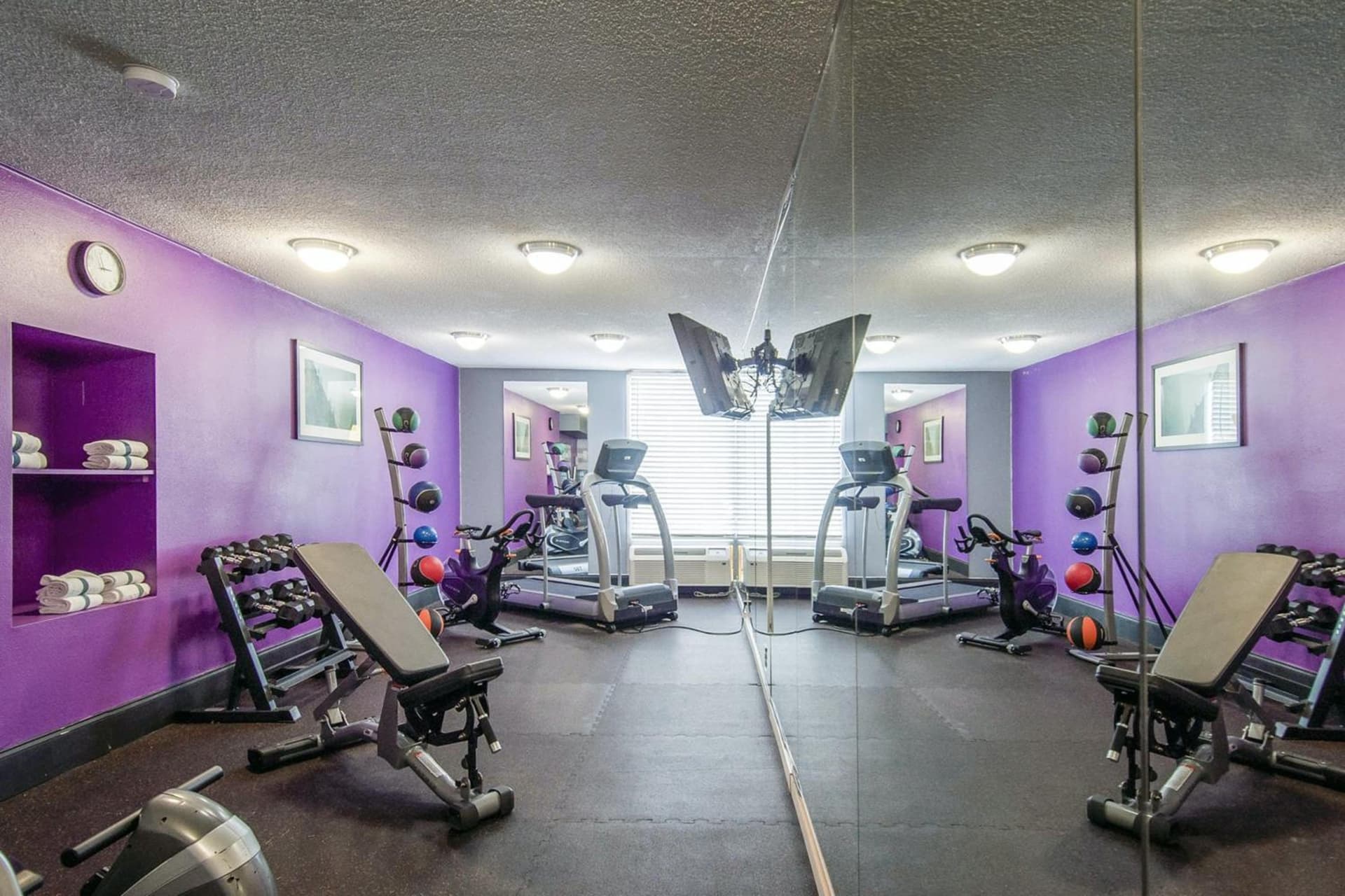 Days Inn & Suites by Wyndham Johnson City gallery photo in Johnson City, TN — image 27