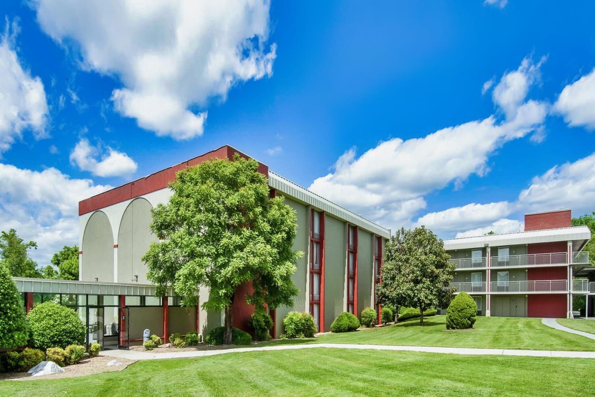 Days Inn & Suites by Wyndham Johnson City gallery photo in Johnson City, TN — image 8