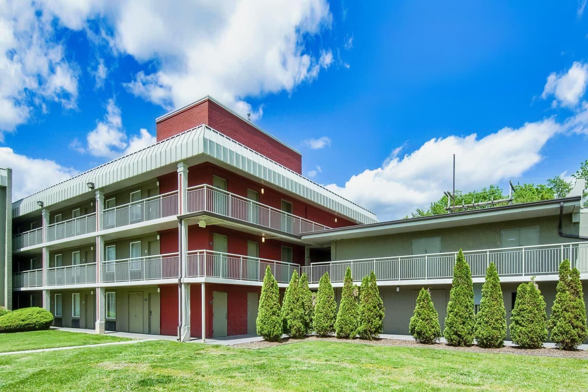 Days Inn & Suites by Wyndham Johnson City gallery photo in Johnson City, TN — image 25