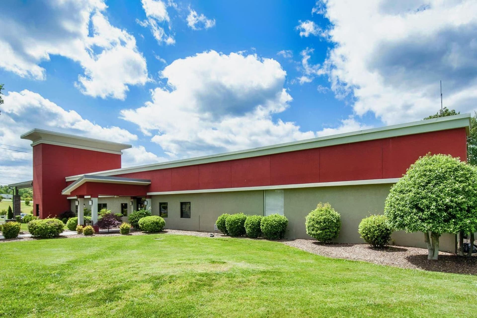 Days Inn & Suites by Wyndham Johnson City gallery photo in Johnson City, TN — image 23