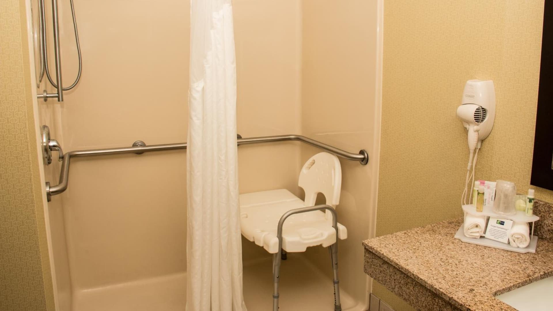 Holiday Inn Express Hotel & Suites Saginaw by IHG gallery photo in Saginaw, MI — image 13