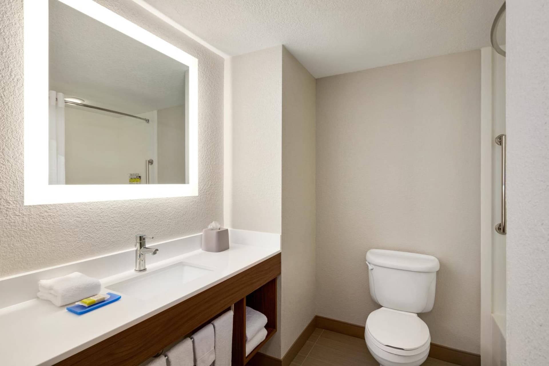 Holiday Inn Express & Suites Pembroke Pines-Sheridan St by IHG gallery photo in Pembroke Pines, FL — image 43