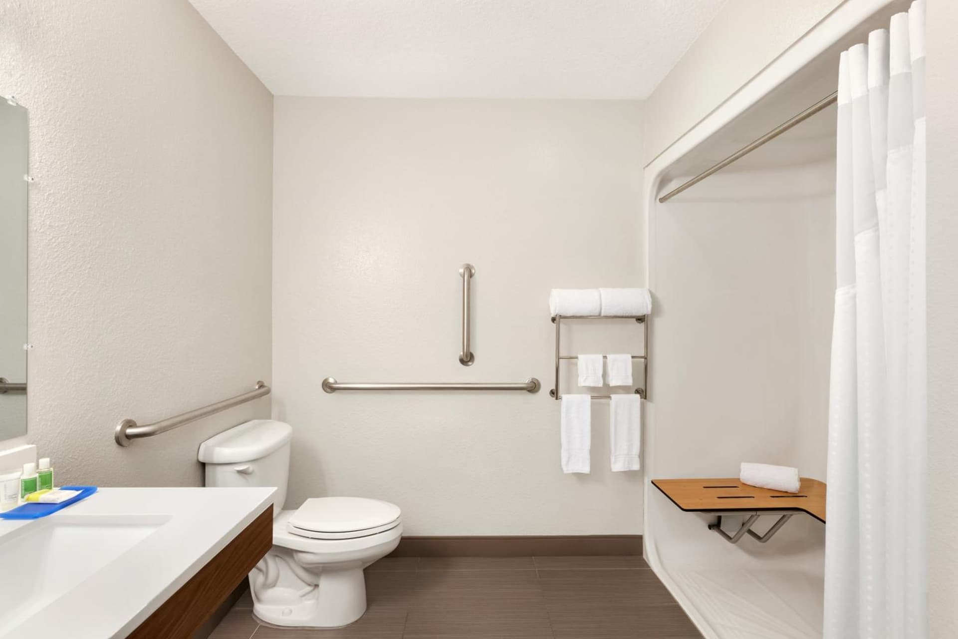 Holiday Inn Express & Suites Pembroke Pines-Sheridan St by IHG gallery photo in Pembroke Pines, FL — image 67