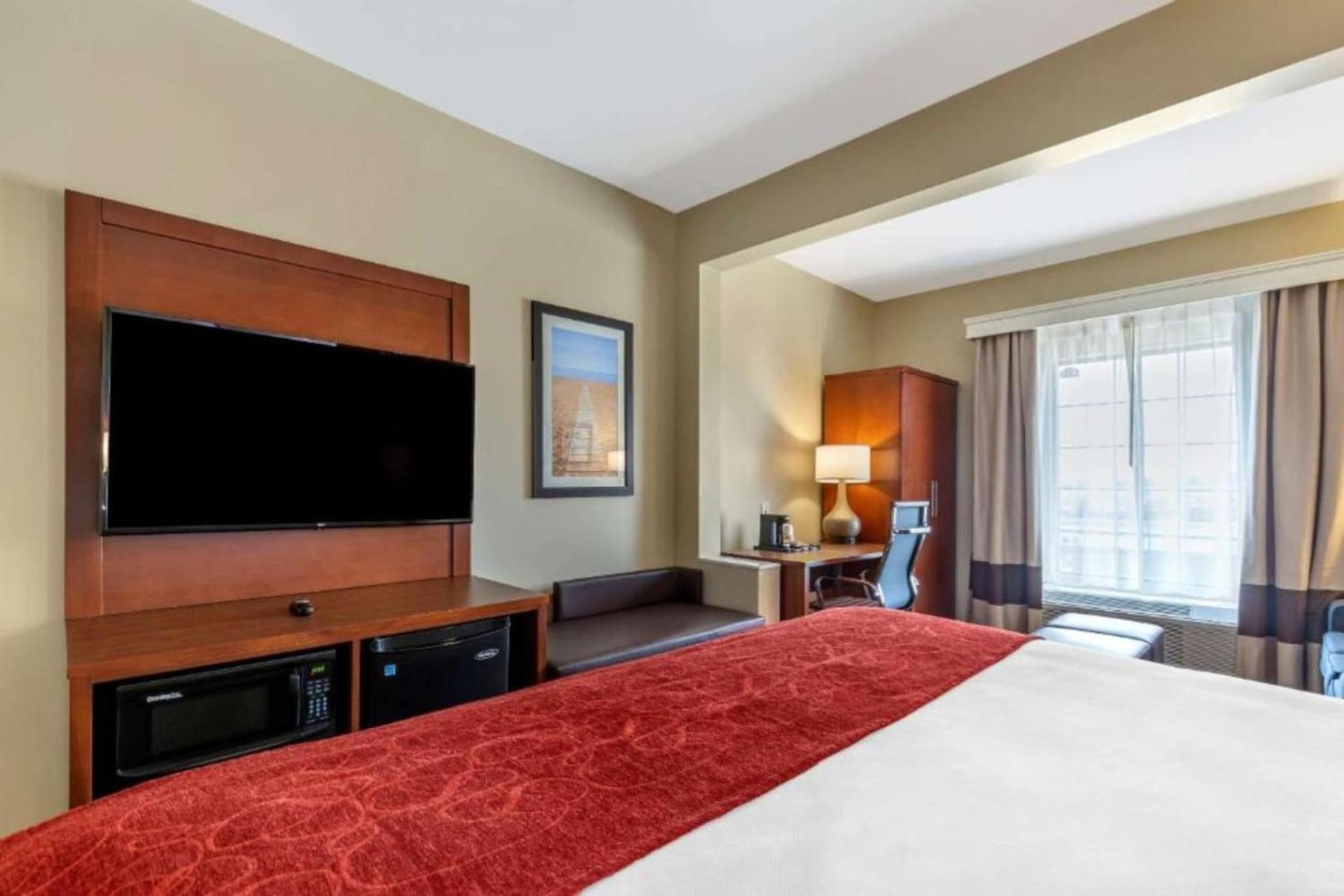 Comfort Suites Near Camp Lejeune gallery photo in Jacksonville, NC — image 7
