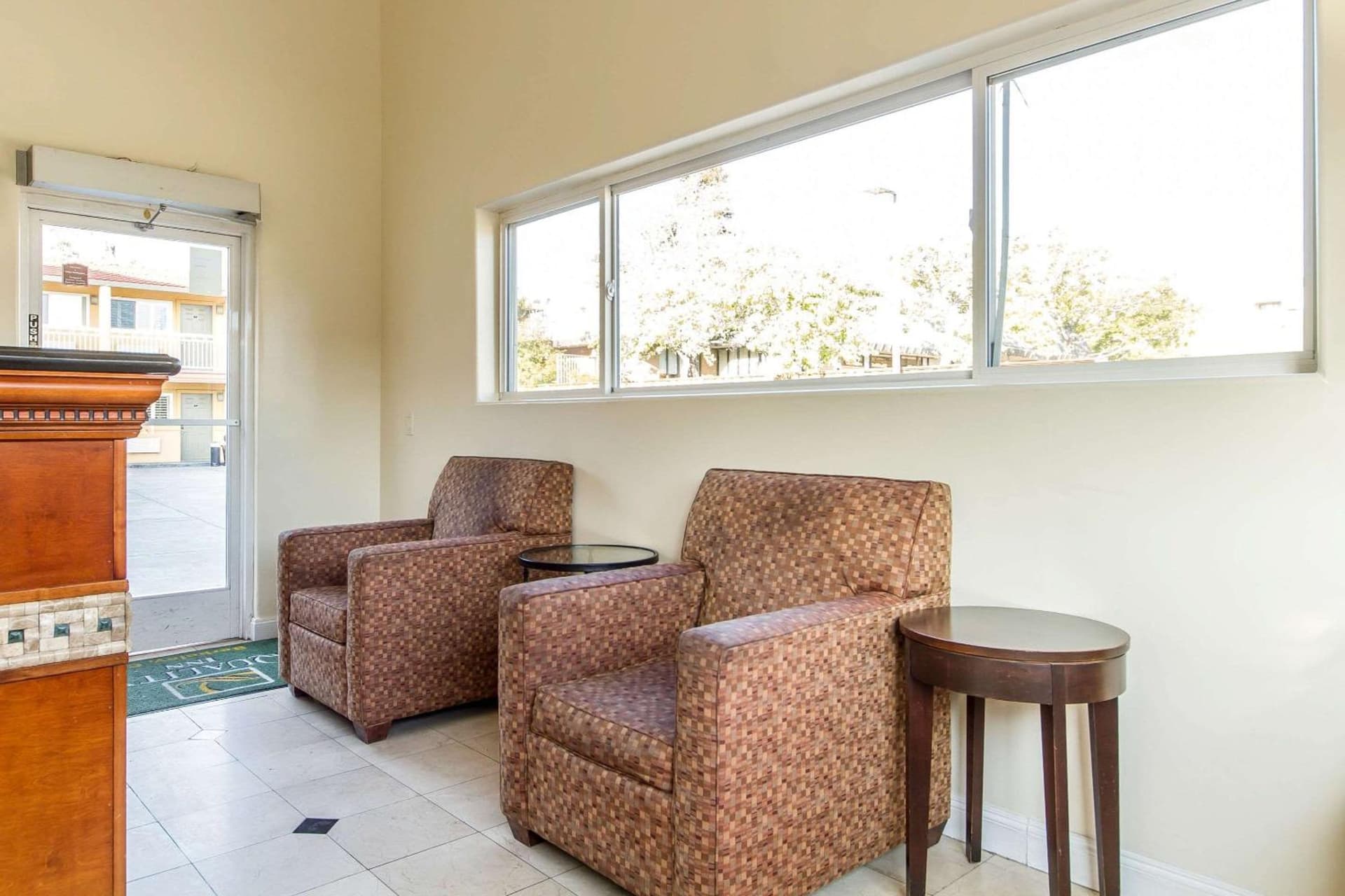 Signature Inn Berkeley property views in Berkeley, CA — gallery photo 3
