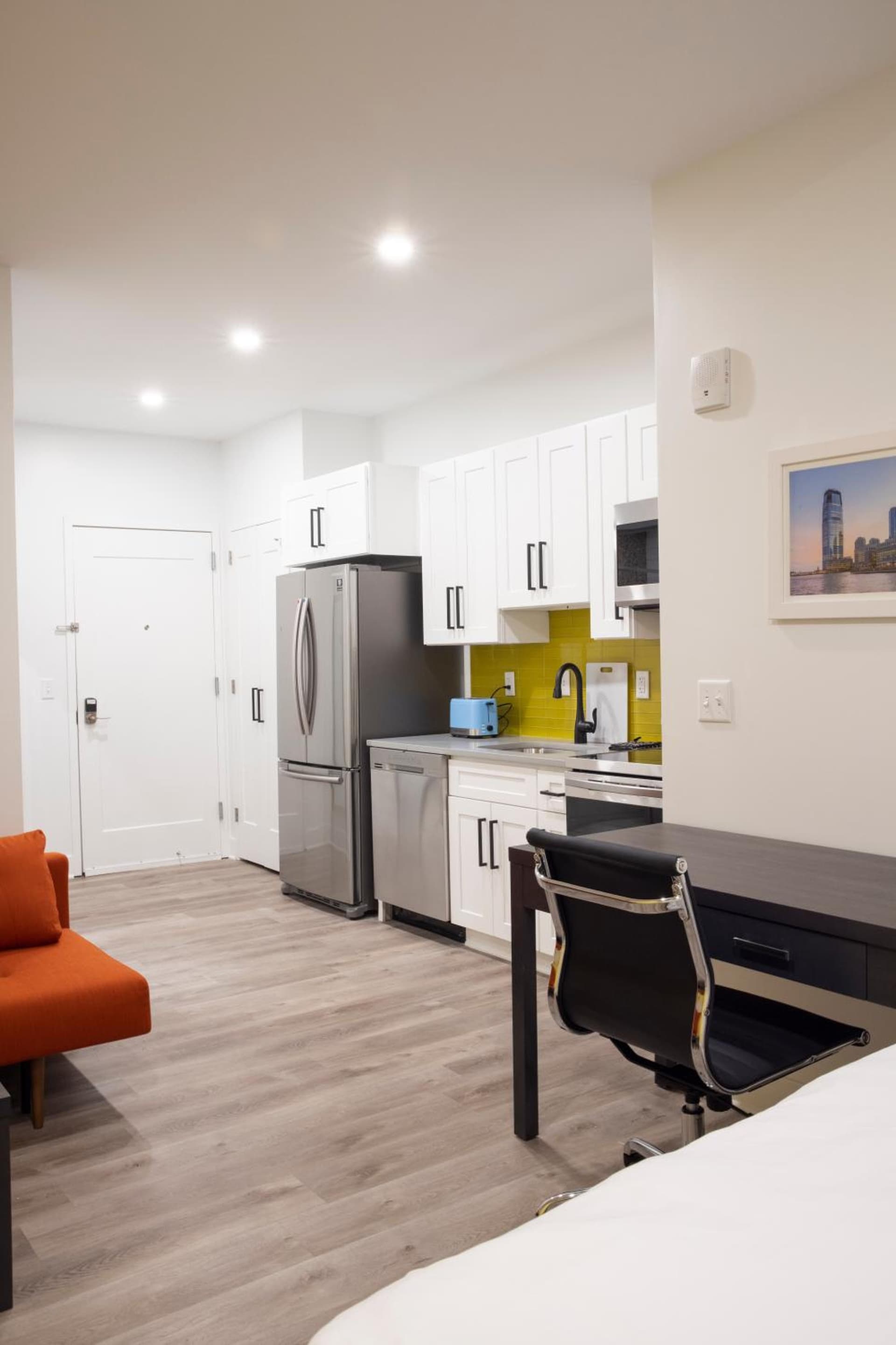 Peachtree Suites gallery photo in Jersey City, NJ — image 9