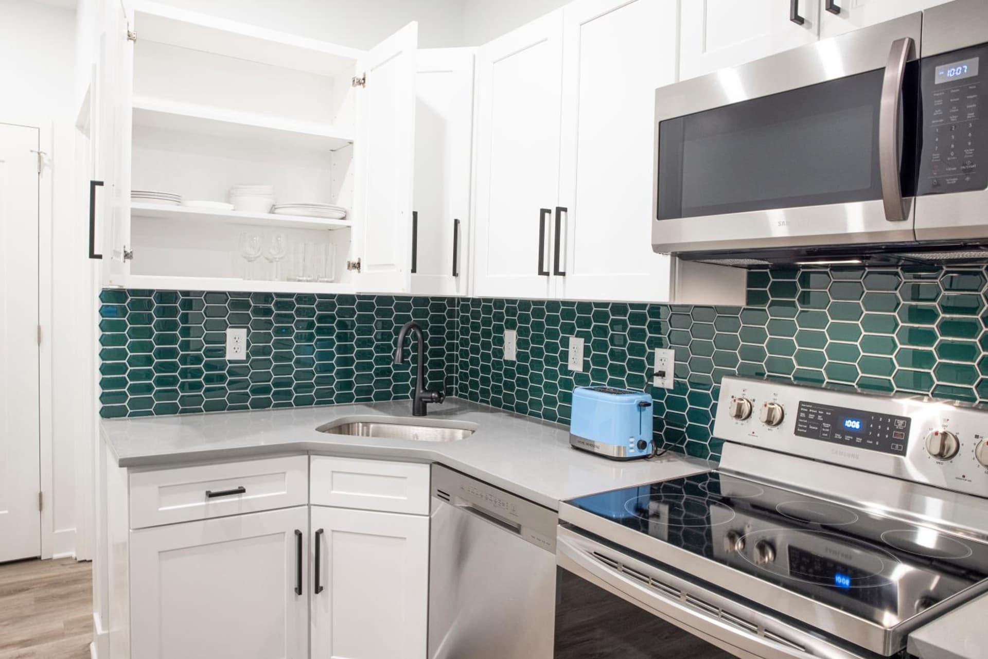 Peachtree Suites gallery photo in Jersey City, NJ — image 4
