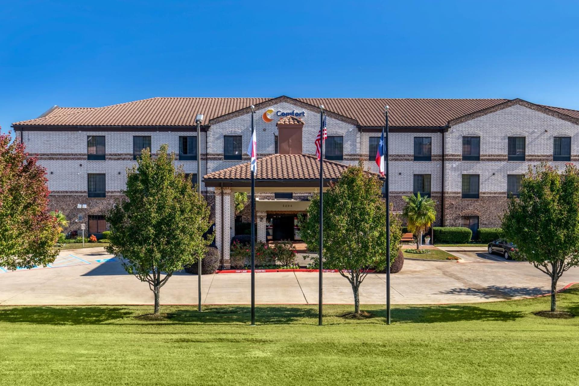 Comfort Suites Marshall featured exterior or lobby in Marshall, TX — similar hotel
