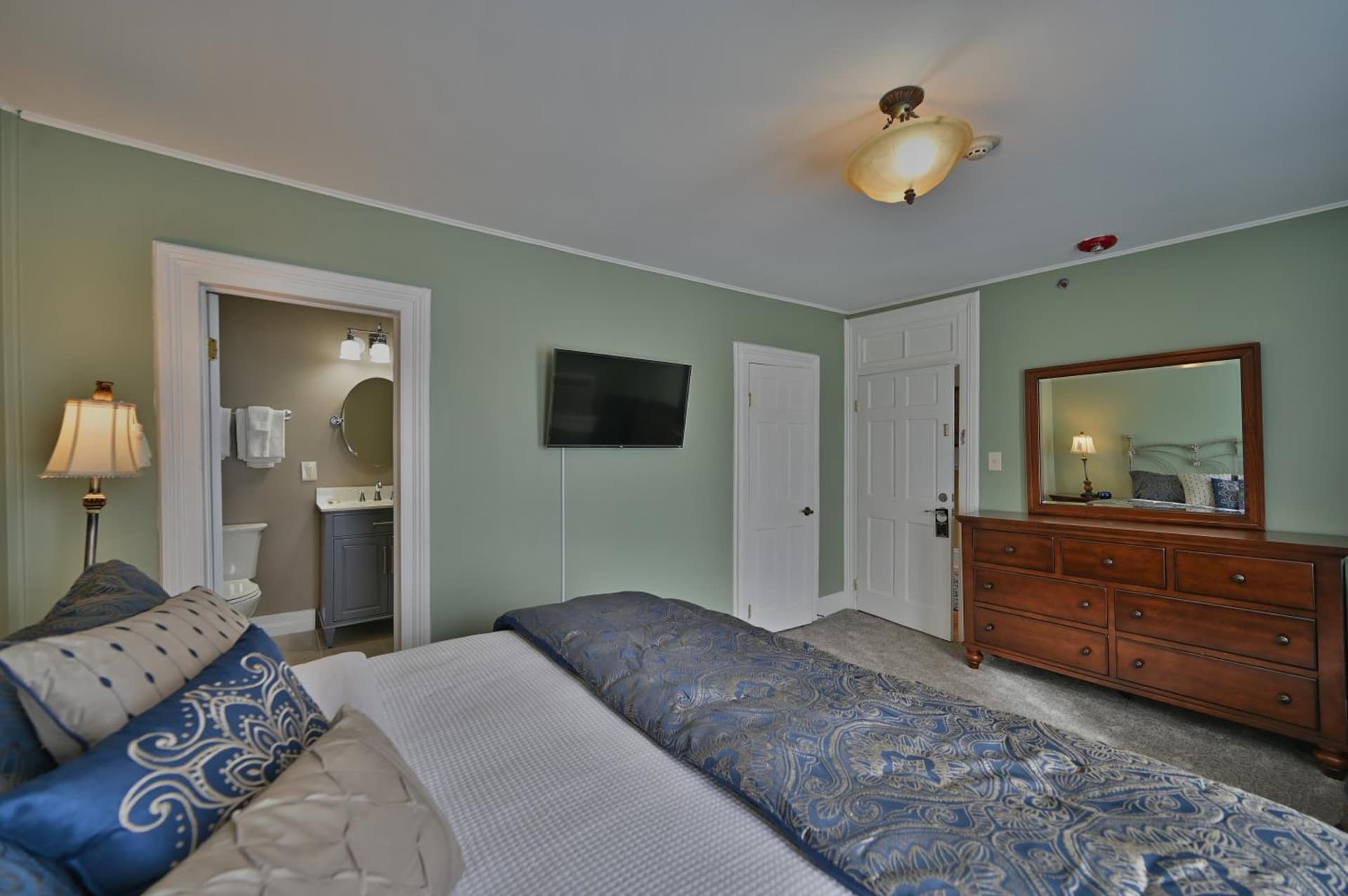 Tom Quick Inn gallery photo in Milford, PA — image 33
