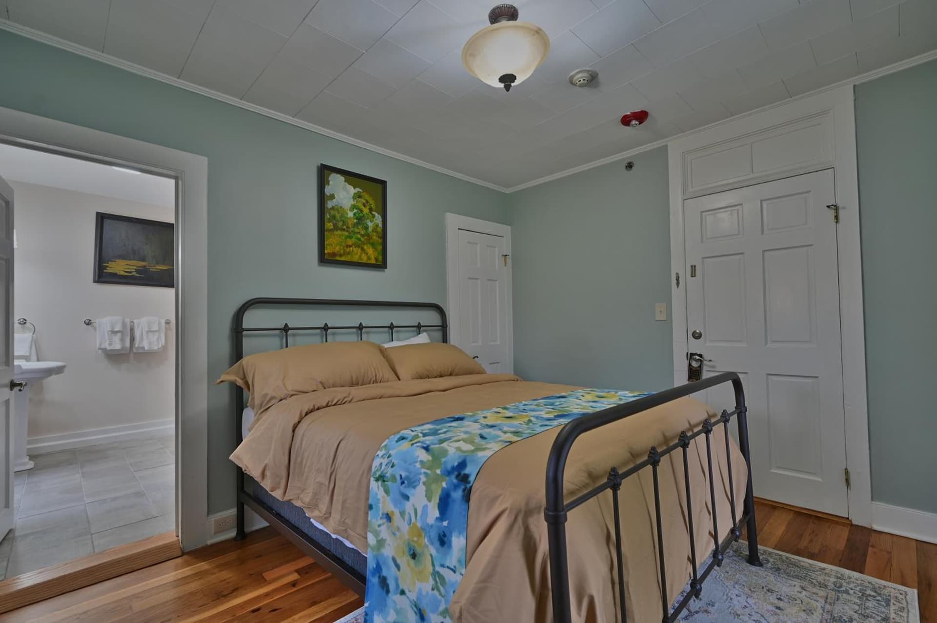 Tom Quick Inn gallery photo in Milford, PA — image 18