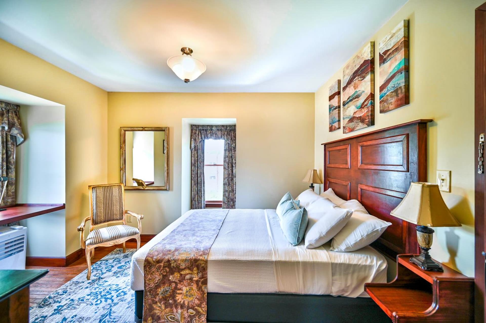 Tom Quick Inn property views in Milford, PA — gallery photo 3