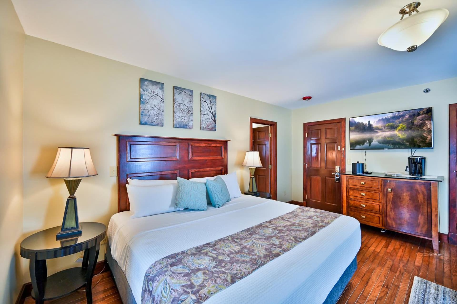 Tom Quick Inn gallery photo in Milford, PA — image 97