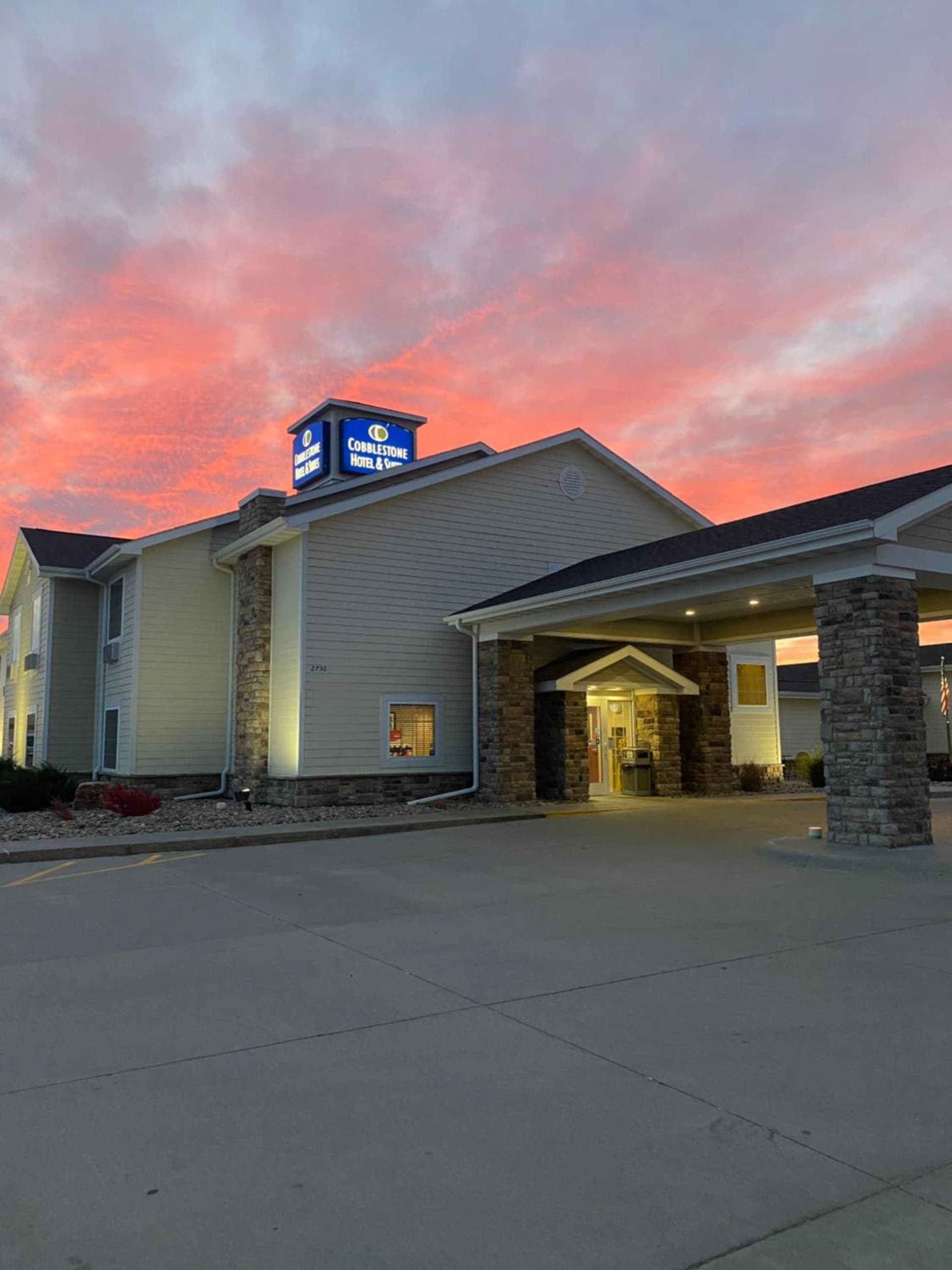 Cobblestone Hotel & Suites - Broken Bow featured exterior or lobby in Broken Bow, NE — similar hotel