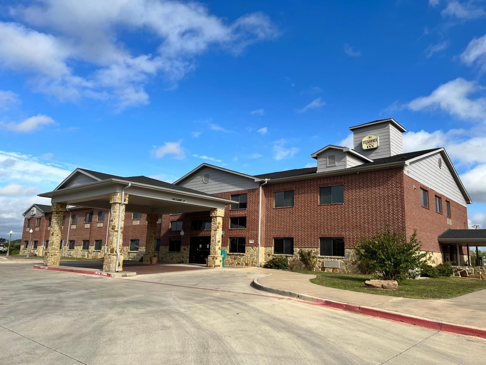 Velkommen Inn featured exterior or lobby in Clifton, TX — similar hotel