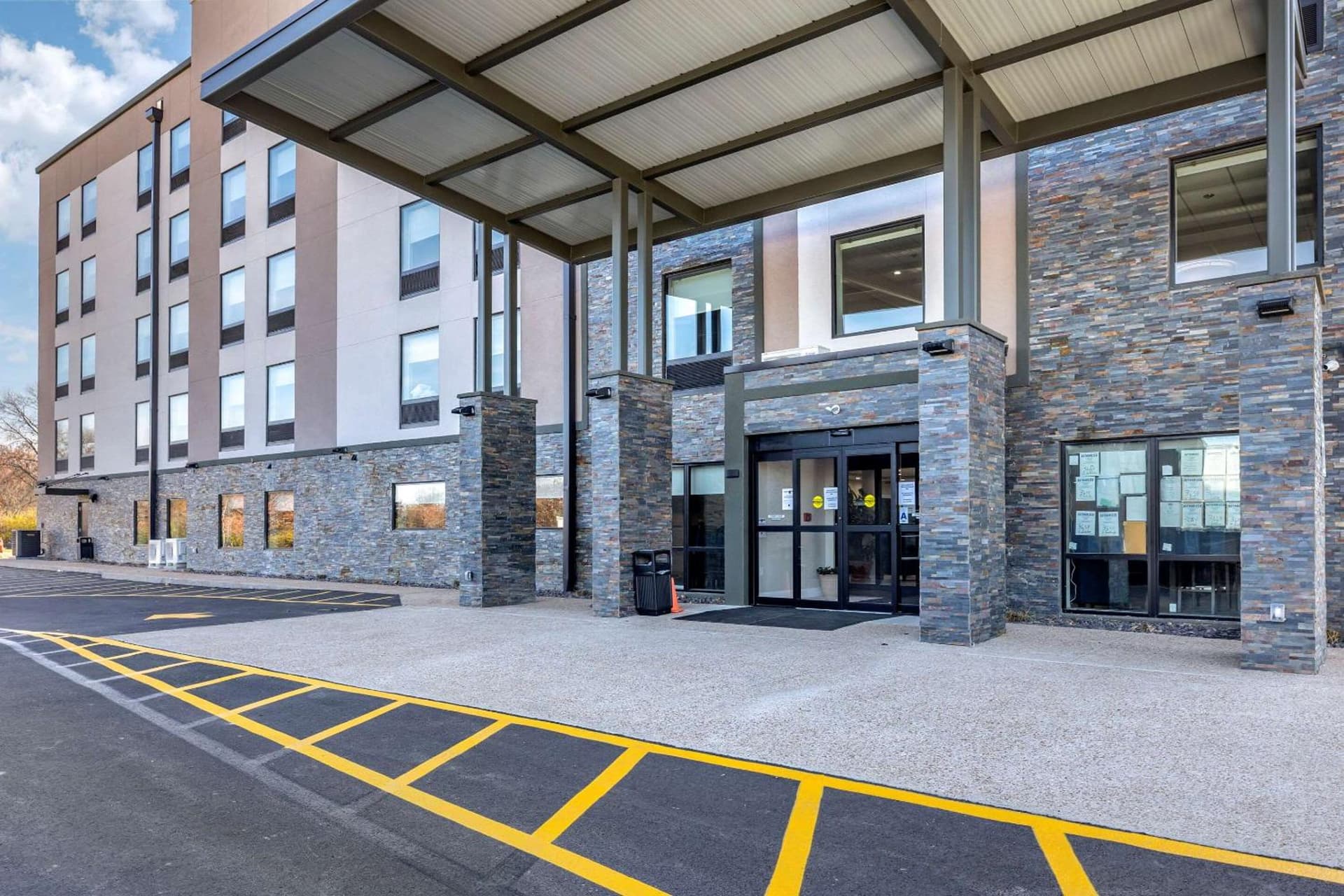 Comfort Suites St Louis - Sunset Hills interior in Saint Louis, MO — gallery photo 2