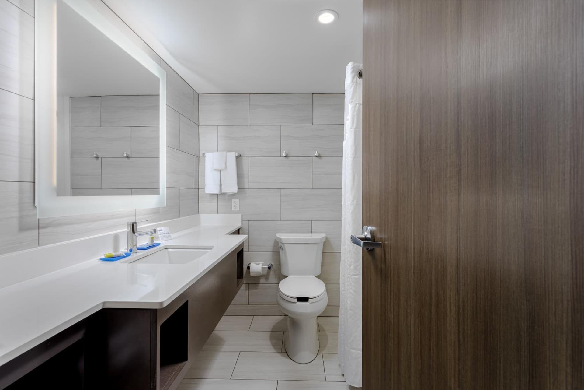 Holiday Inn Express Pensacola Beach by IHG gallery photo in Pensacola Beach, FL — image 33
