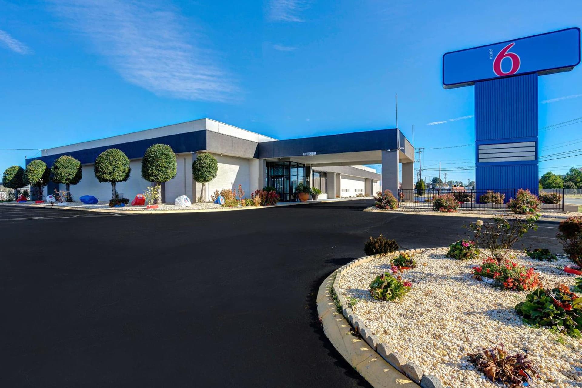 Motel 6 Burlington property views in Burlington, NC — gallery photo 3