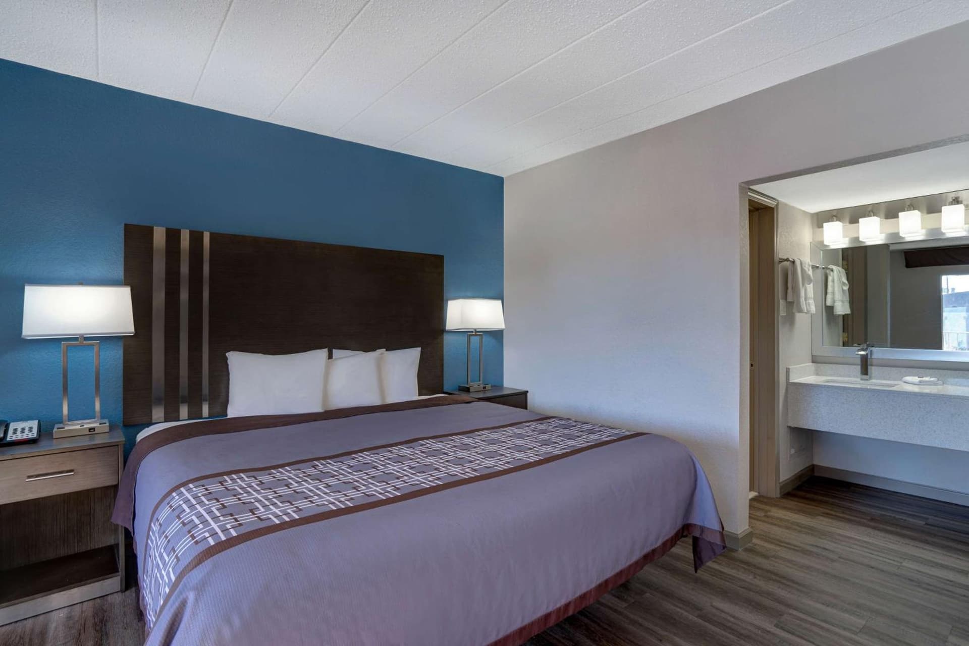 Motel 6 Burlington gallery photo in Burlington, NC — image 9