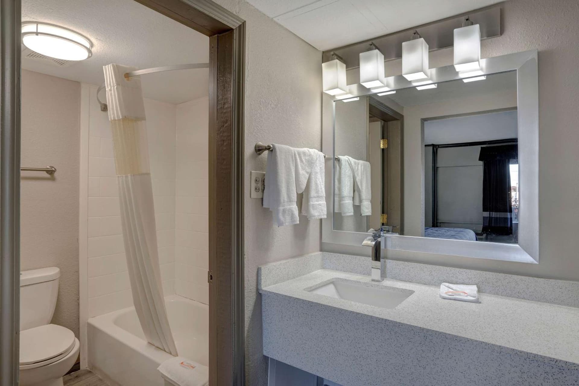 Motel 6 Burlington gallery photo in Burlington, NC — image 25
